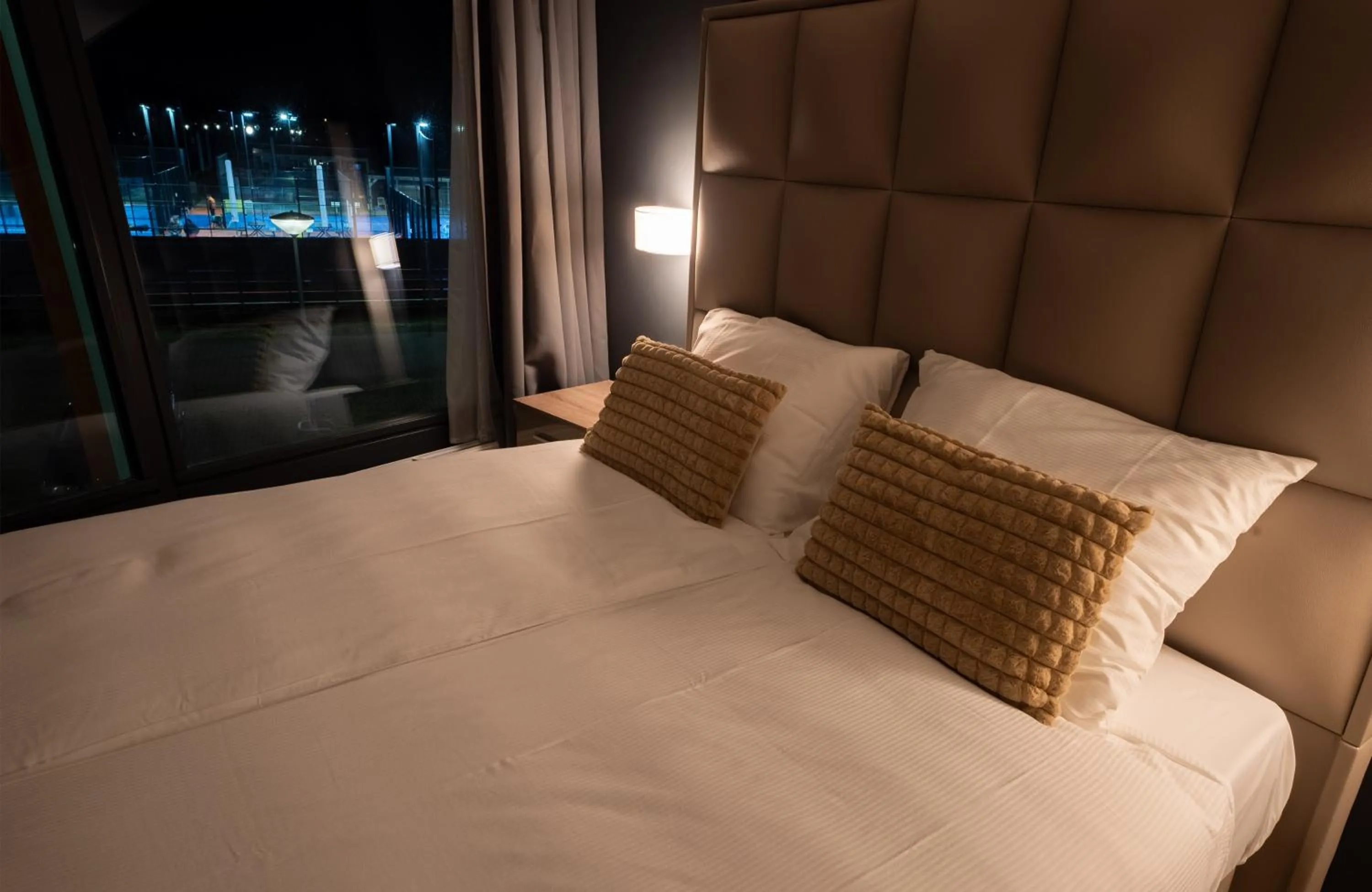 Bed in MA Airport Hotel