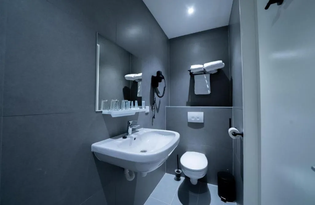 Shower in MA Airport Hotel