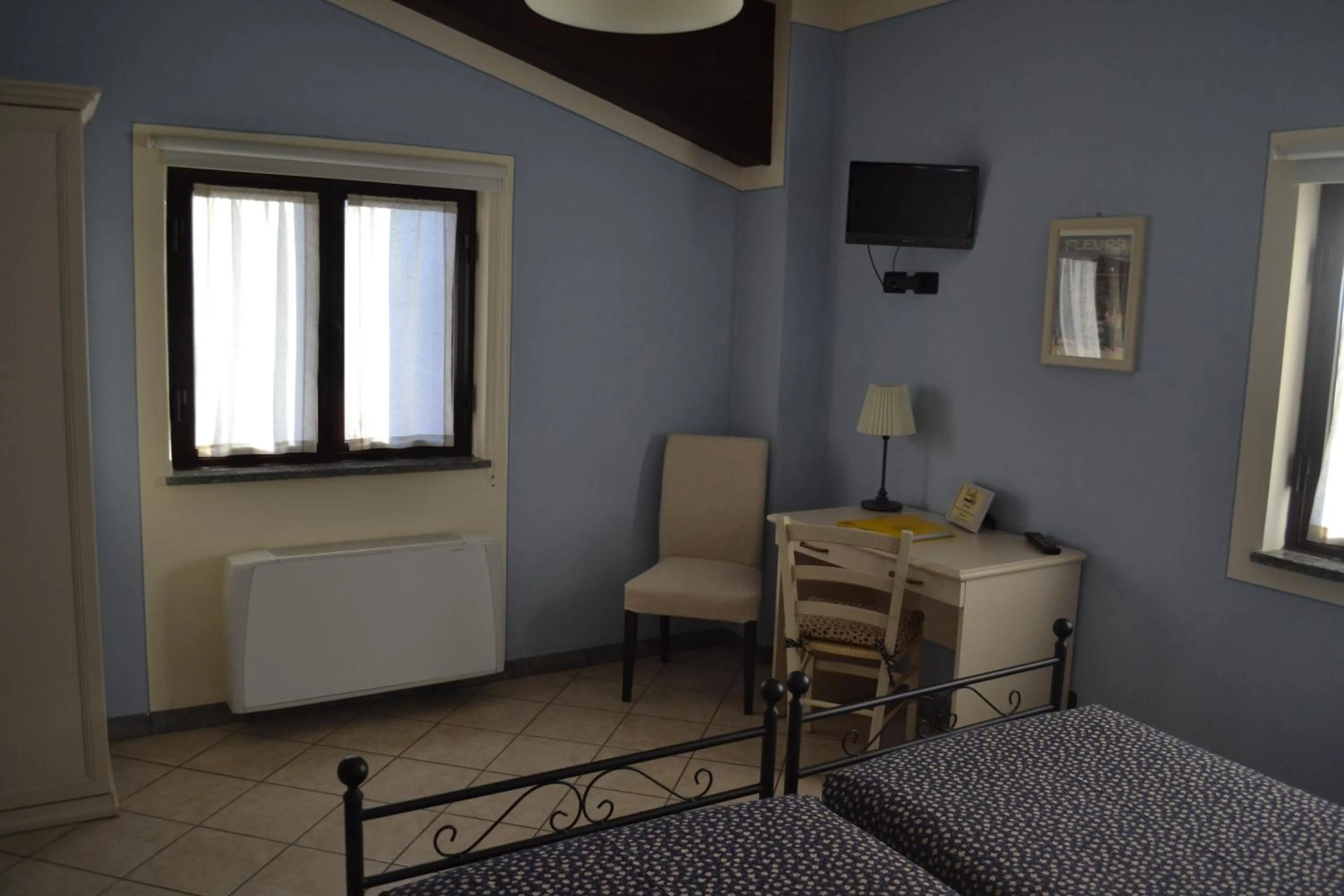 Bedroom, Bed in El Garbin