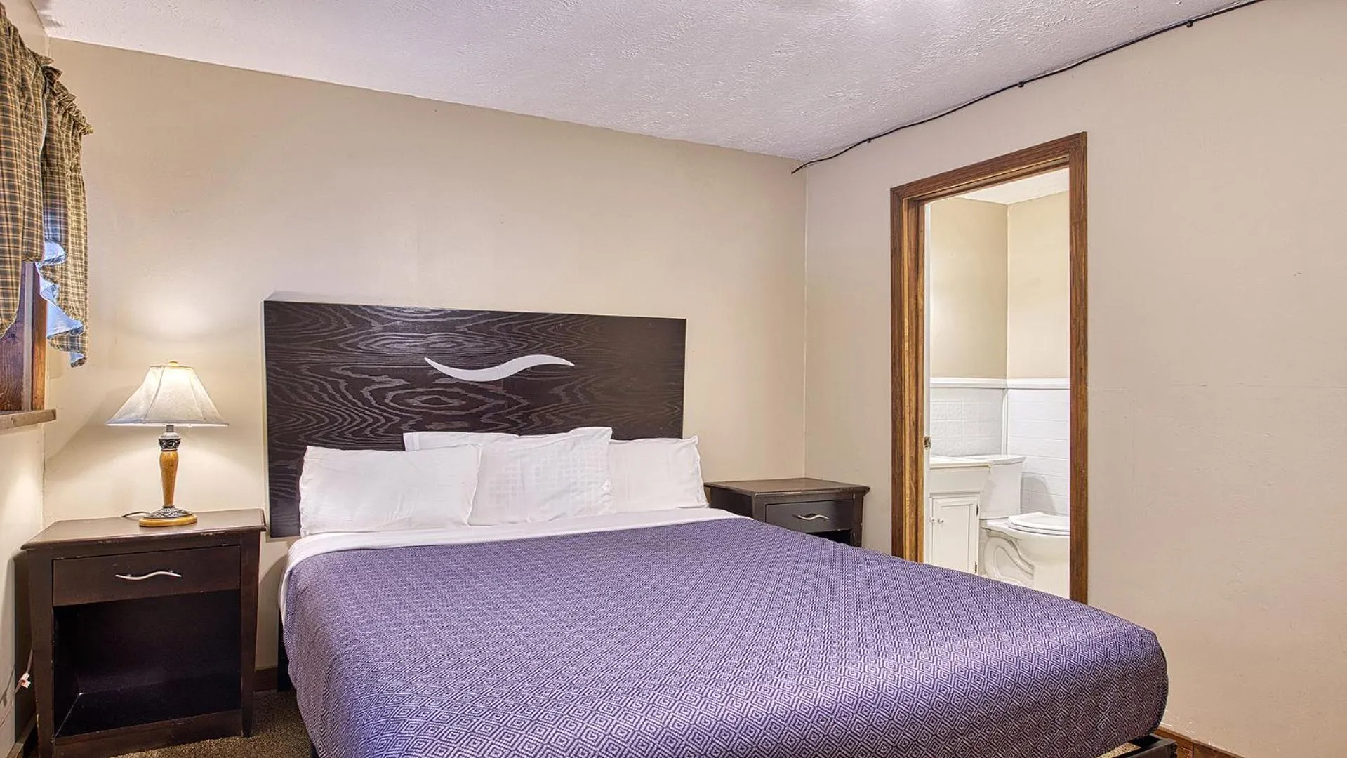 Bedroom, Bed in The Valley Inn