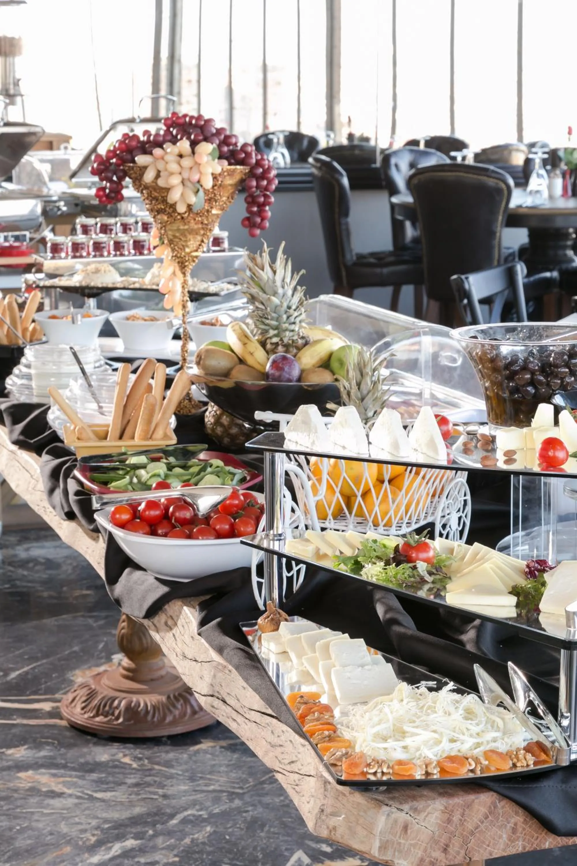 Restaurant/places to eat in Check Inn Suite Hotel & SPA