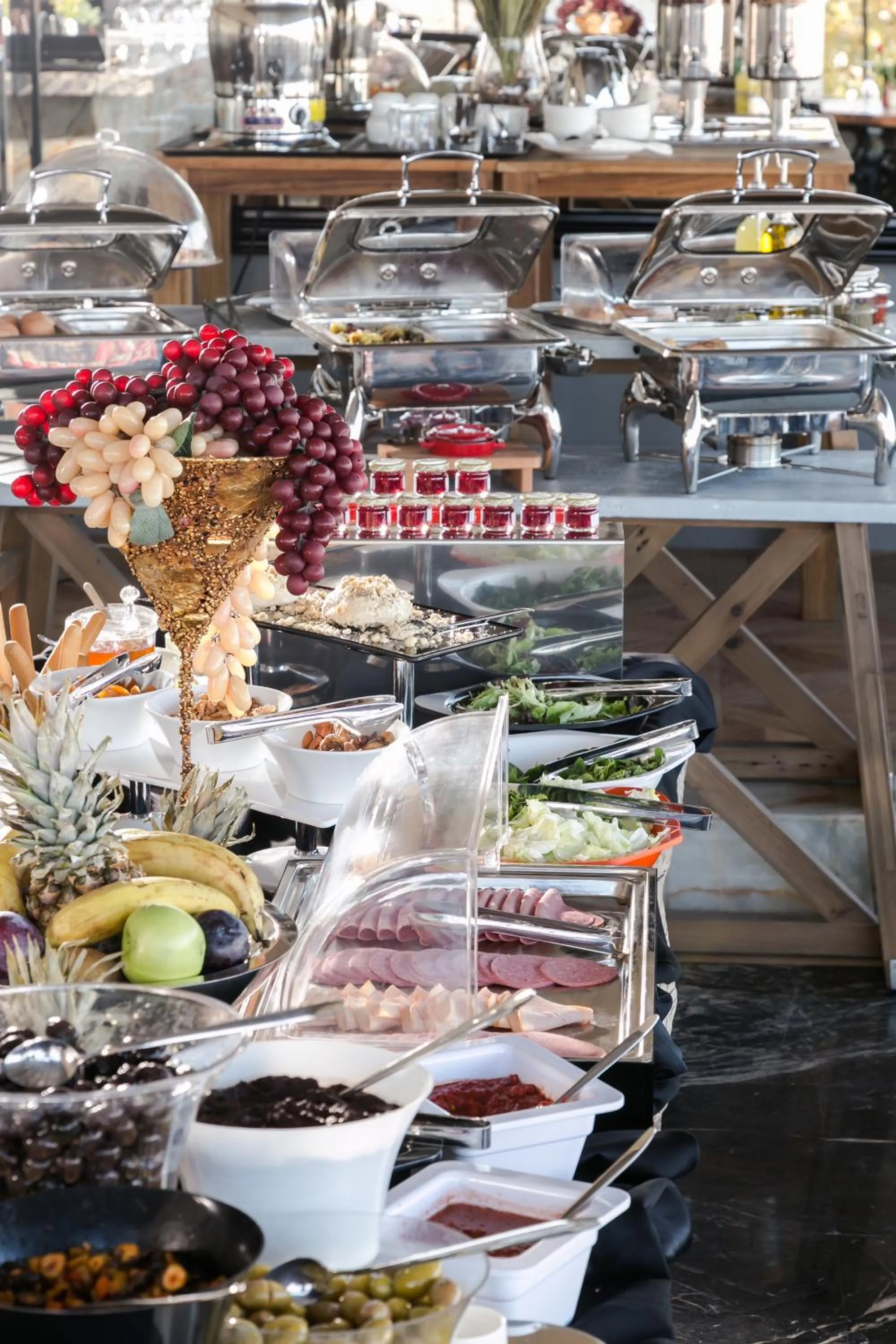 Restaurant/places to eat in Check Inn Suite Hotel & SPA