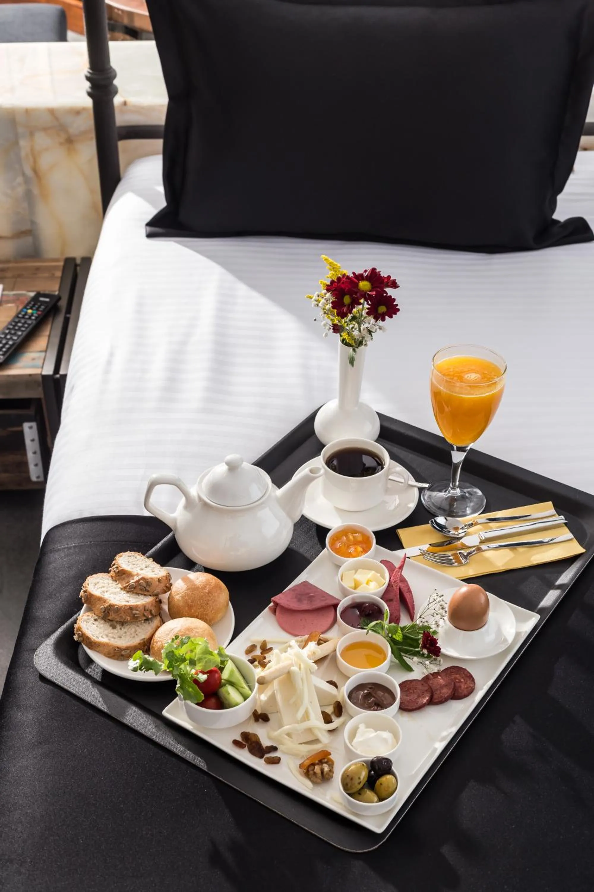 Restaurant/places to eat in Check Inn Suite Hotel & SPA