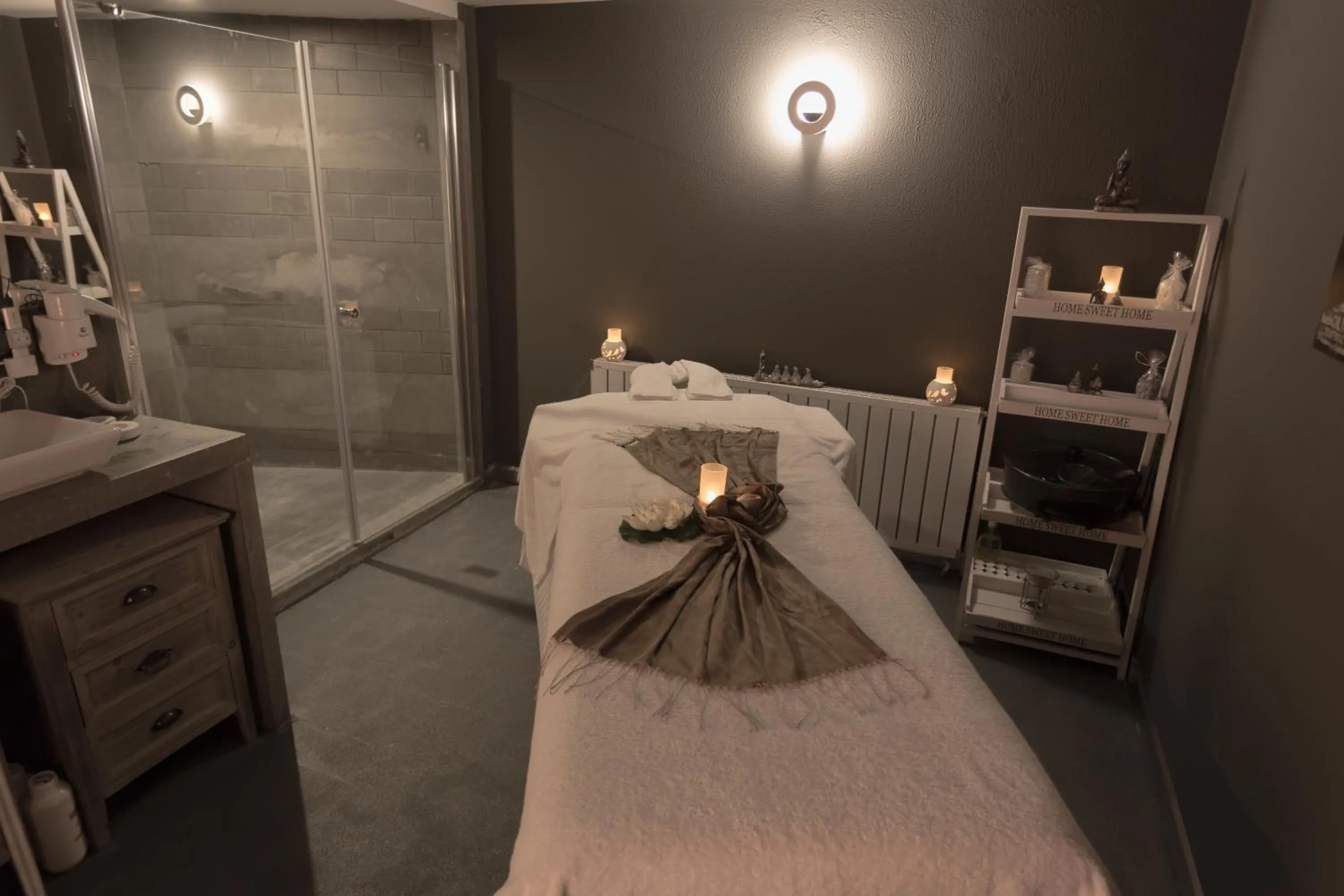 Massage in Check Inn Suite Hotel & SPA