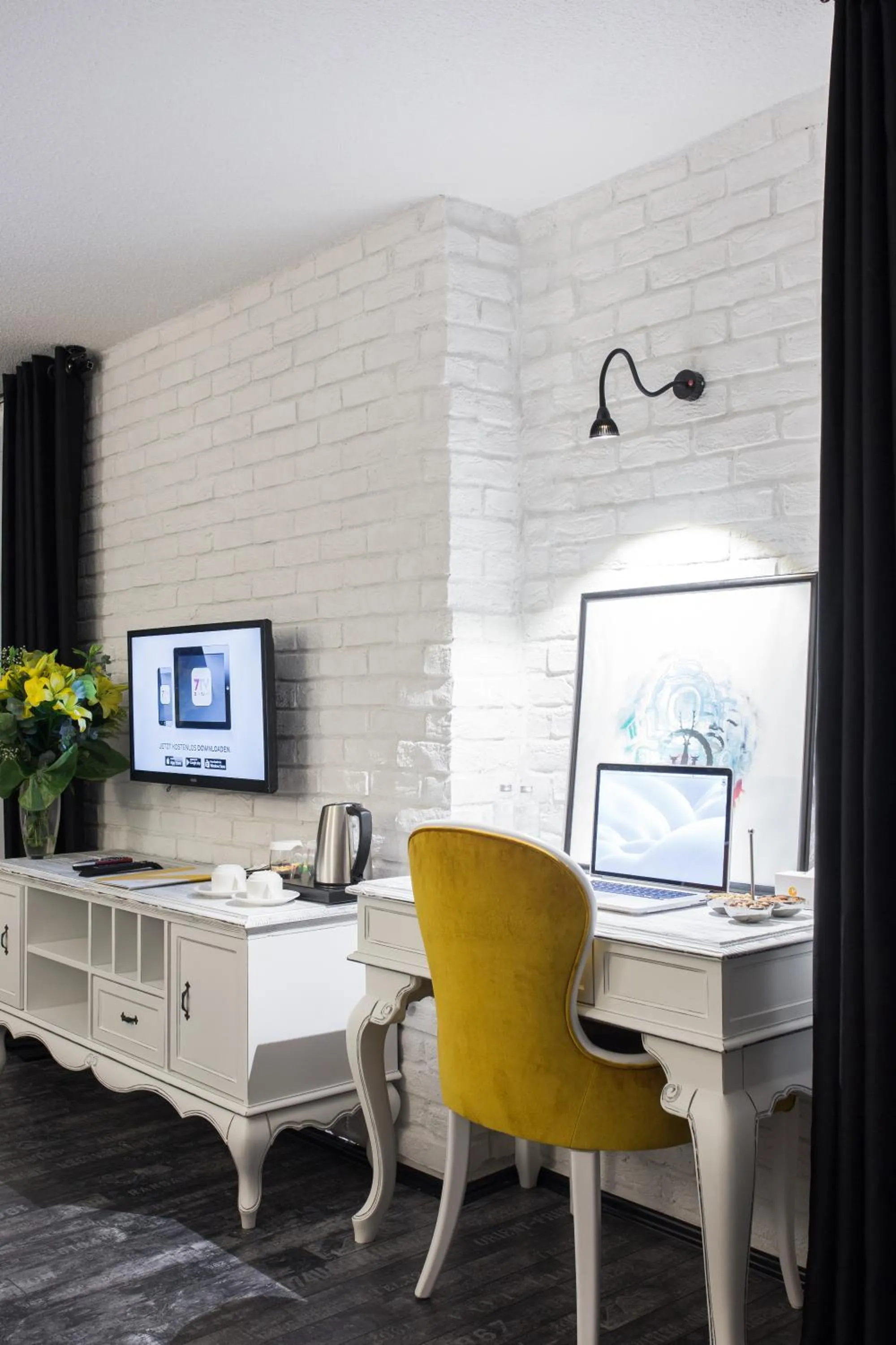 Seating area in Check Inn Suite Hotel & SPA