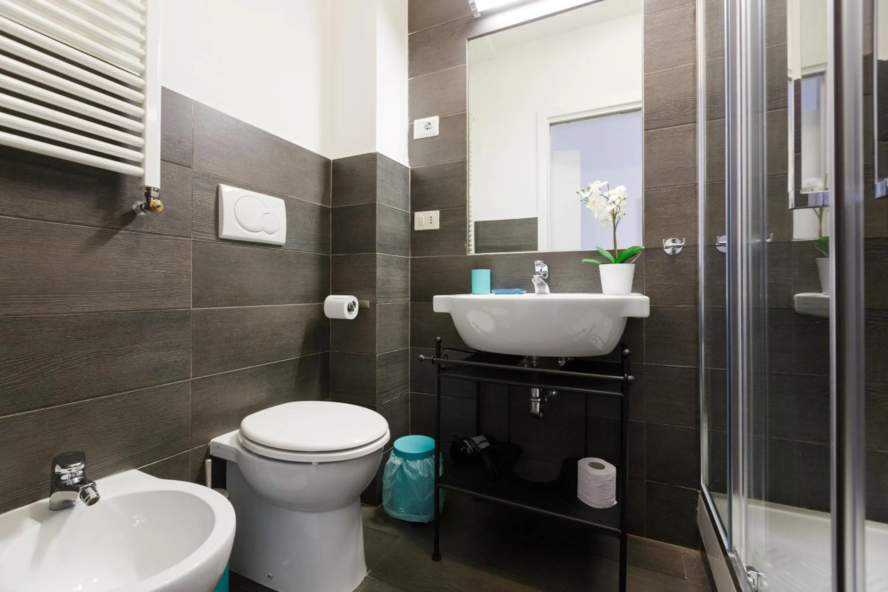 Shower in Roma Trastevere Relais Guest House