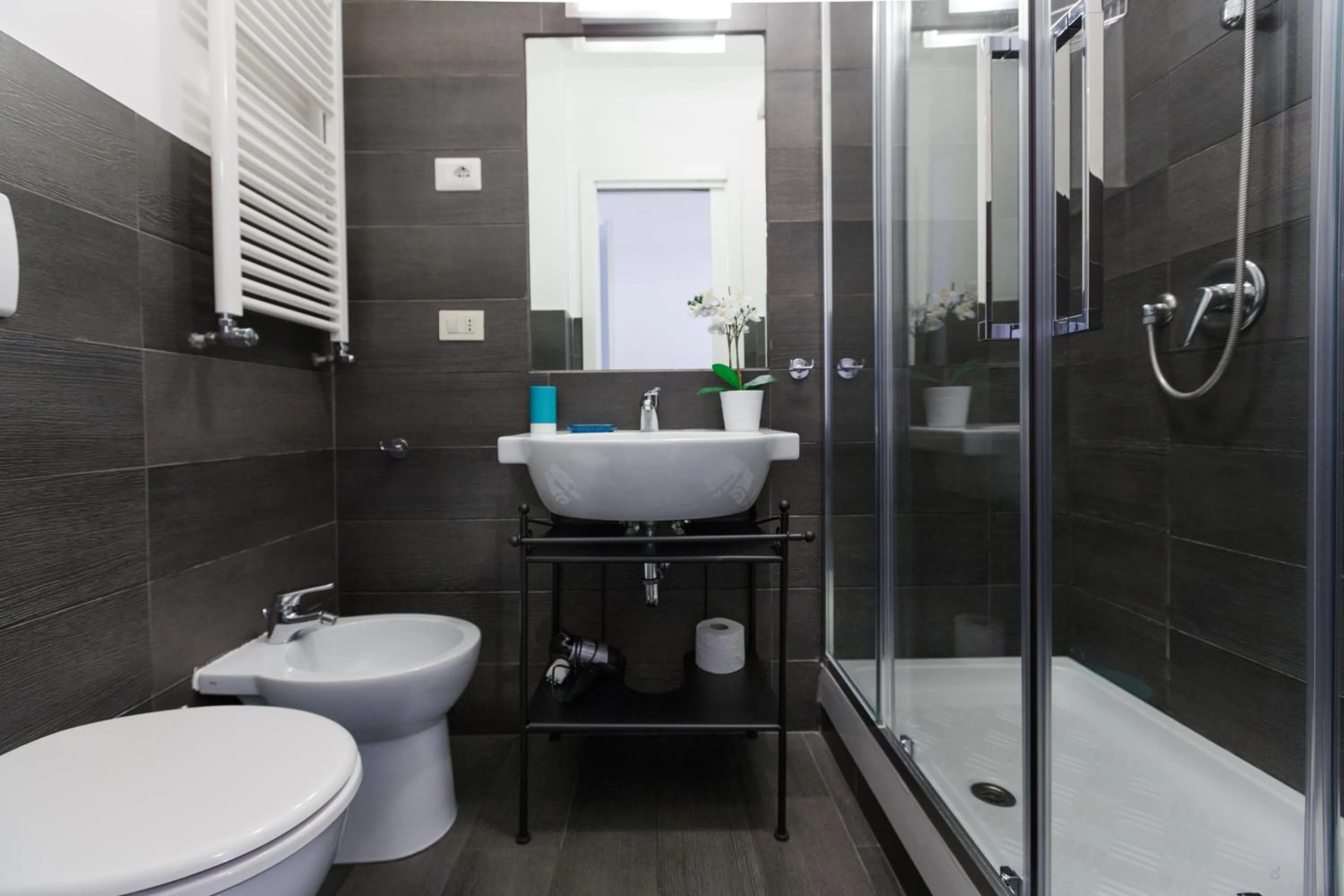 Shower in Roma Trastevere Relais Guest House