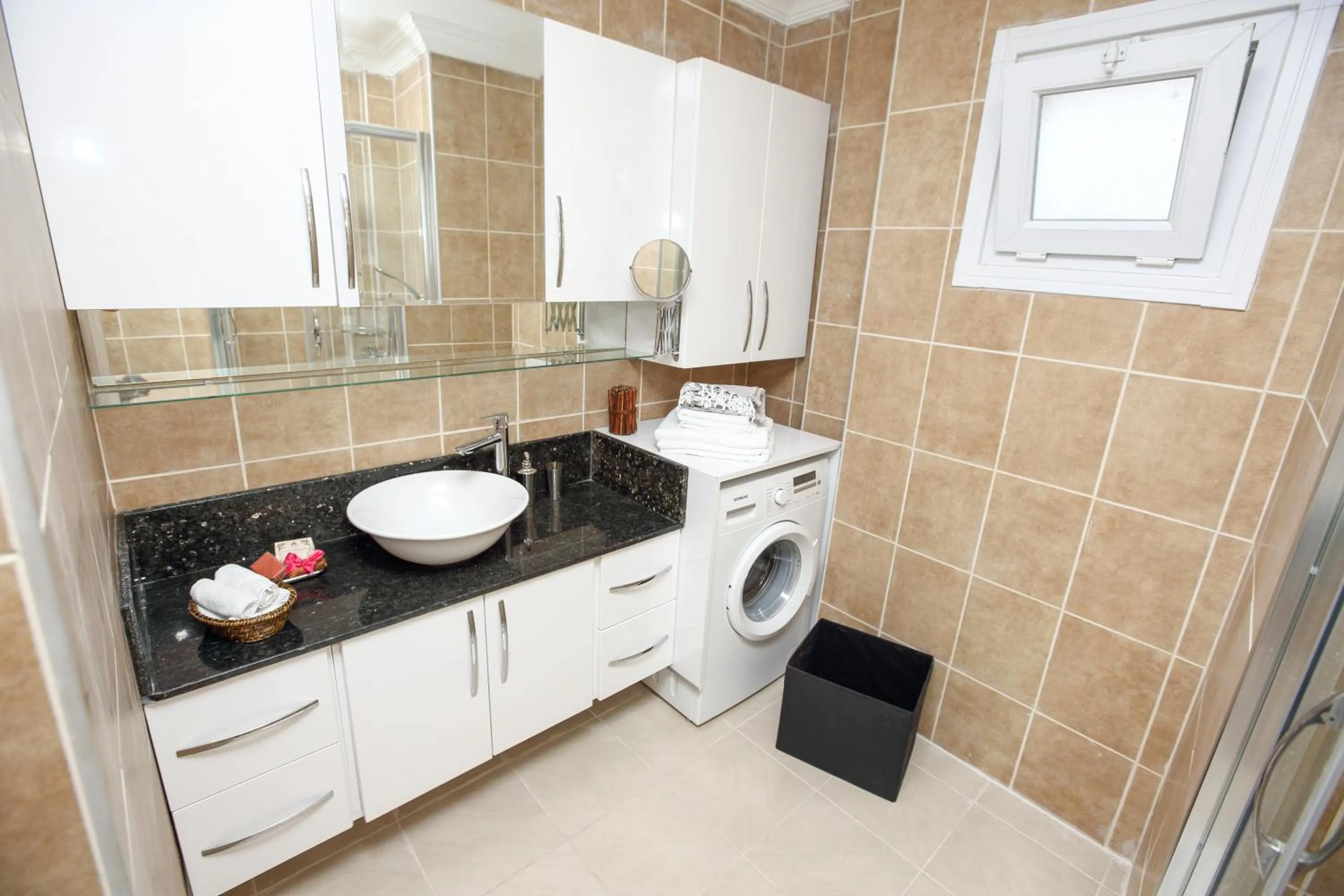 Shower in Patika Suites