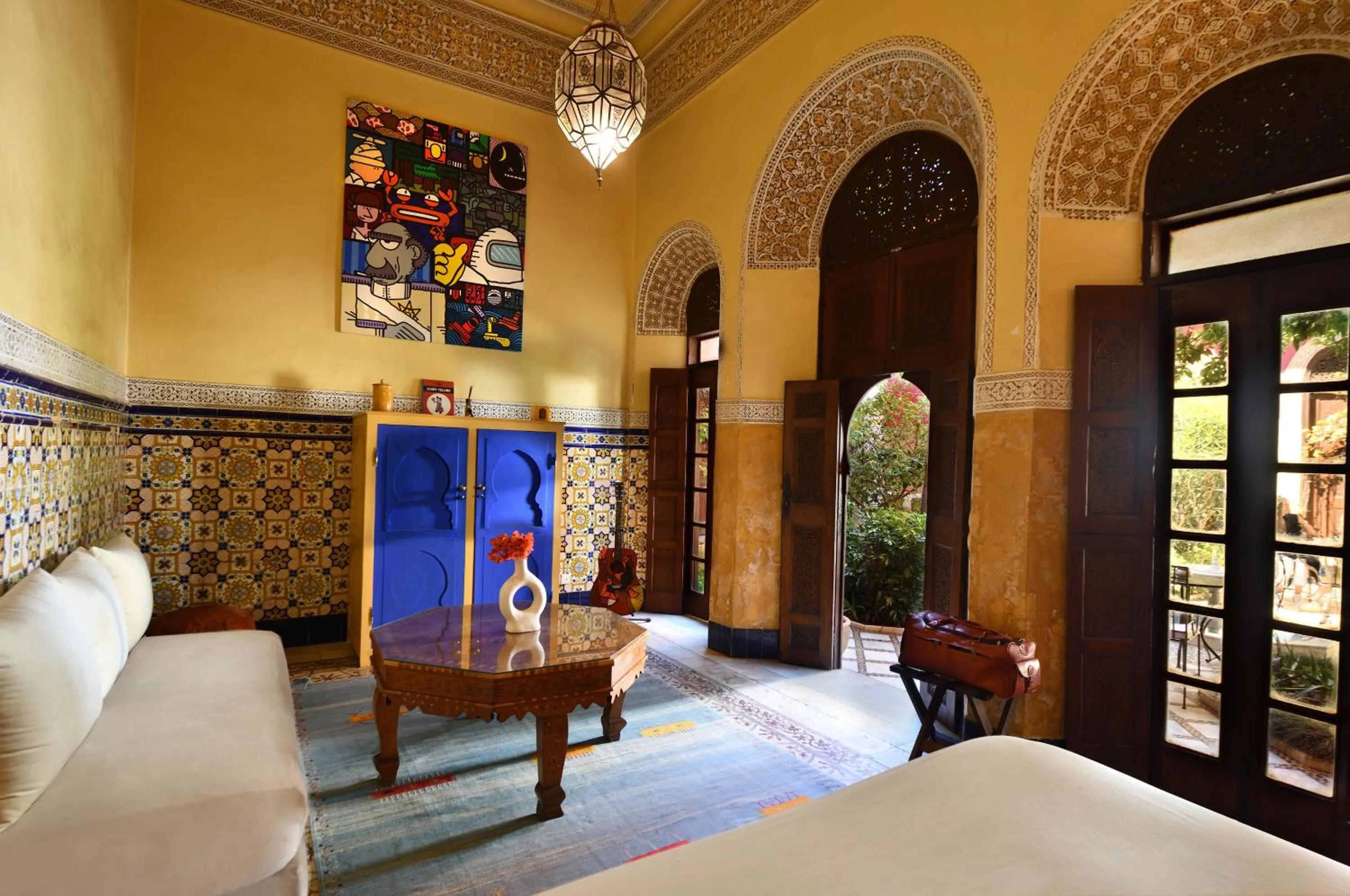 Seating area, Bed in Riad L'Aziza