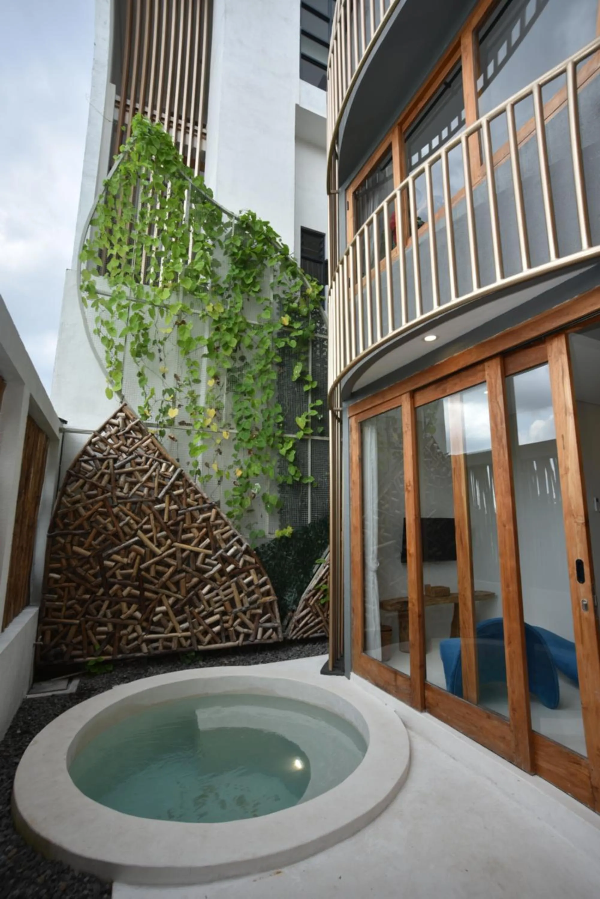 Swimming pool in Sangkar Cottage & Eatery