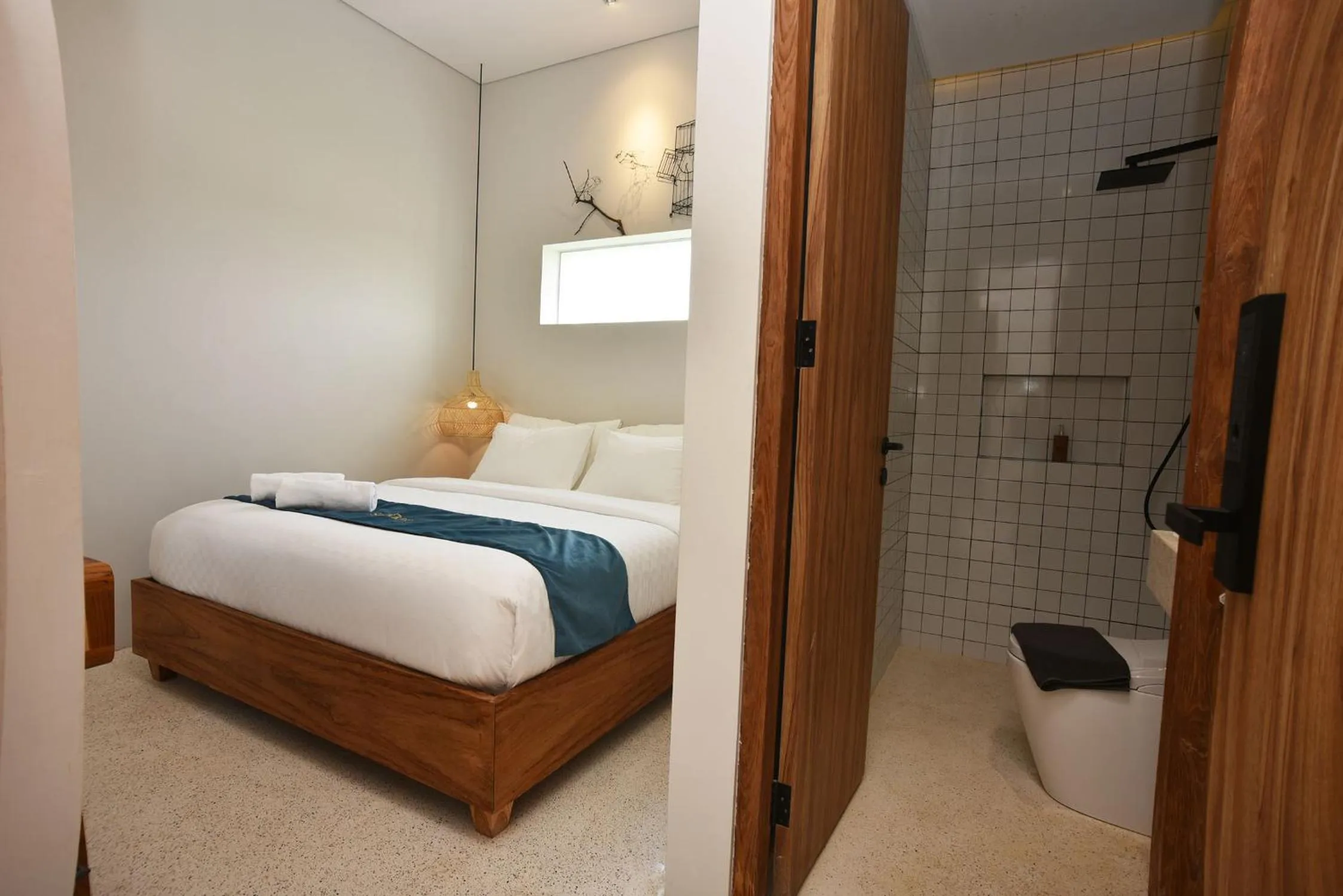 Shower, Bed in Sangkar Cottage & Eatery