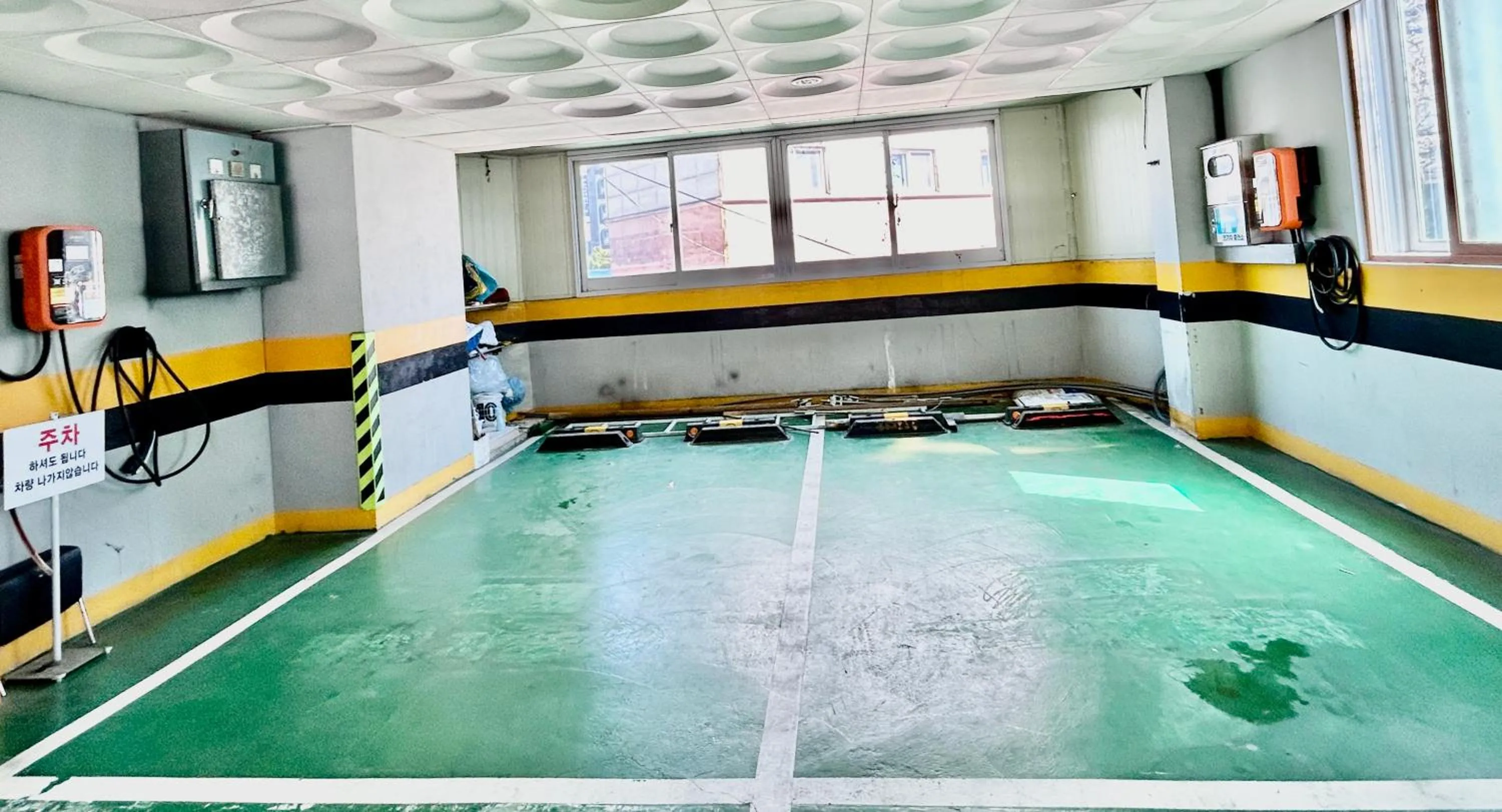 Parking in Prada motel