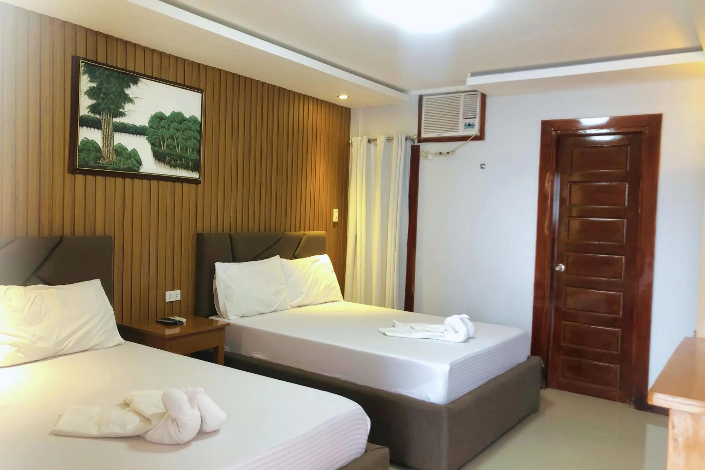 Bed in Orient De Galera Beach Resort