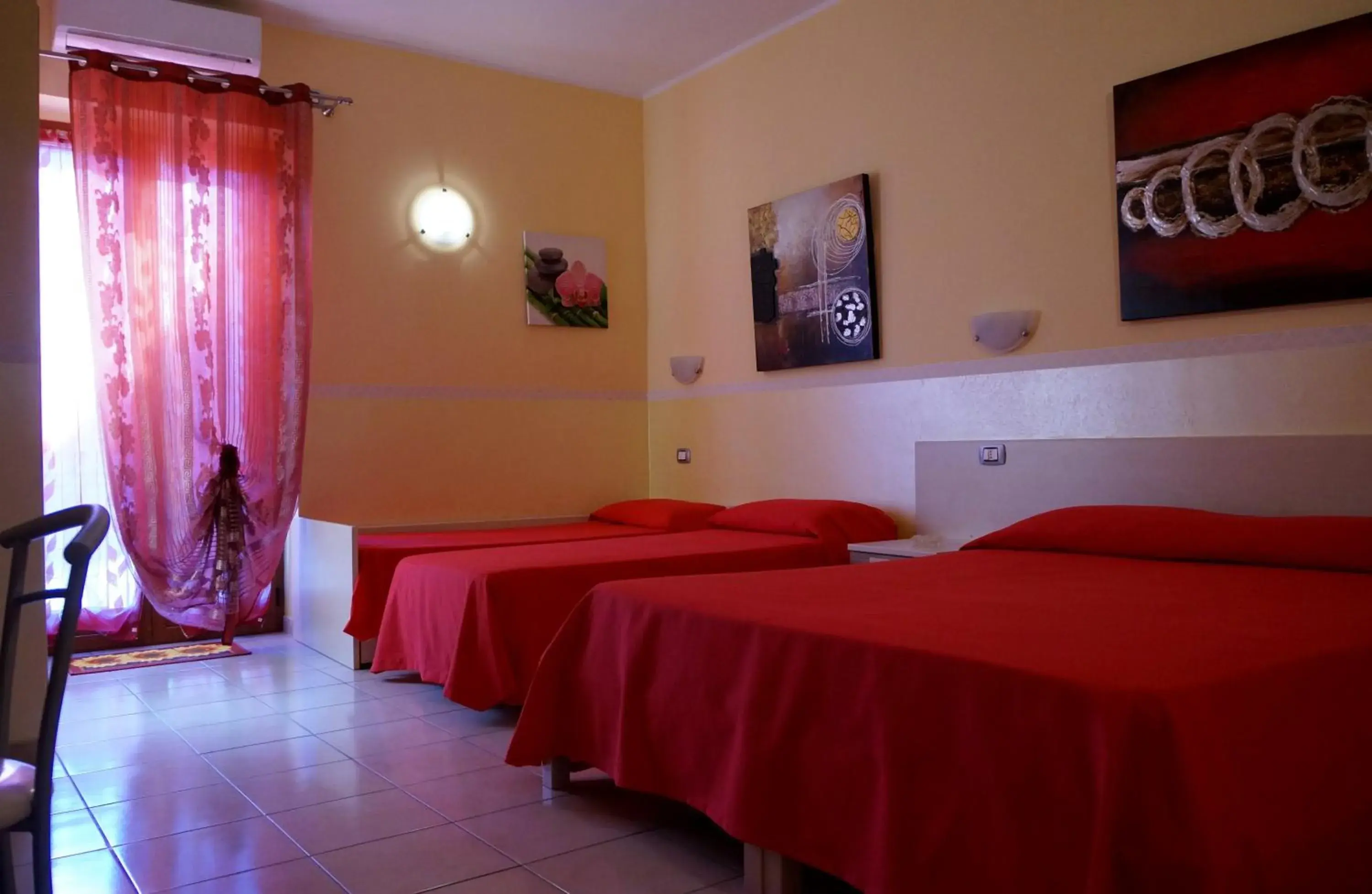 Quadruple Room - single occupancy in B&B Lo Sparviero Quadruple Room - single occupancy in B&B Lo Sparviero