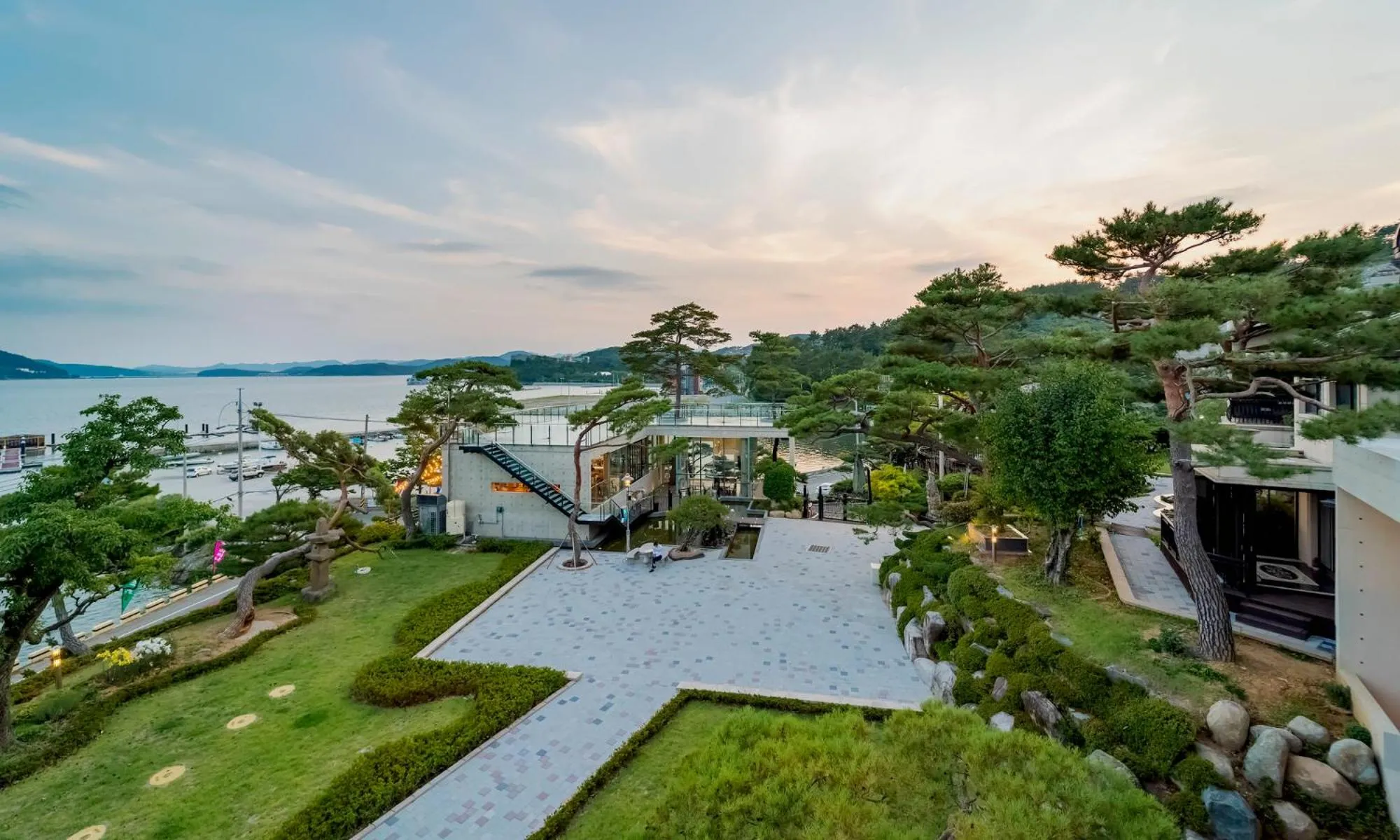 Property building in Goseong hansan marina