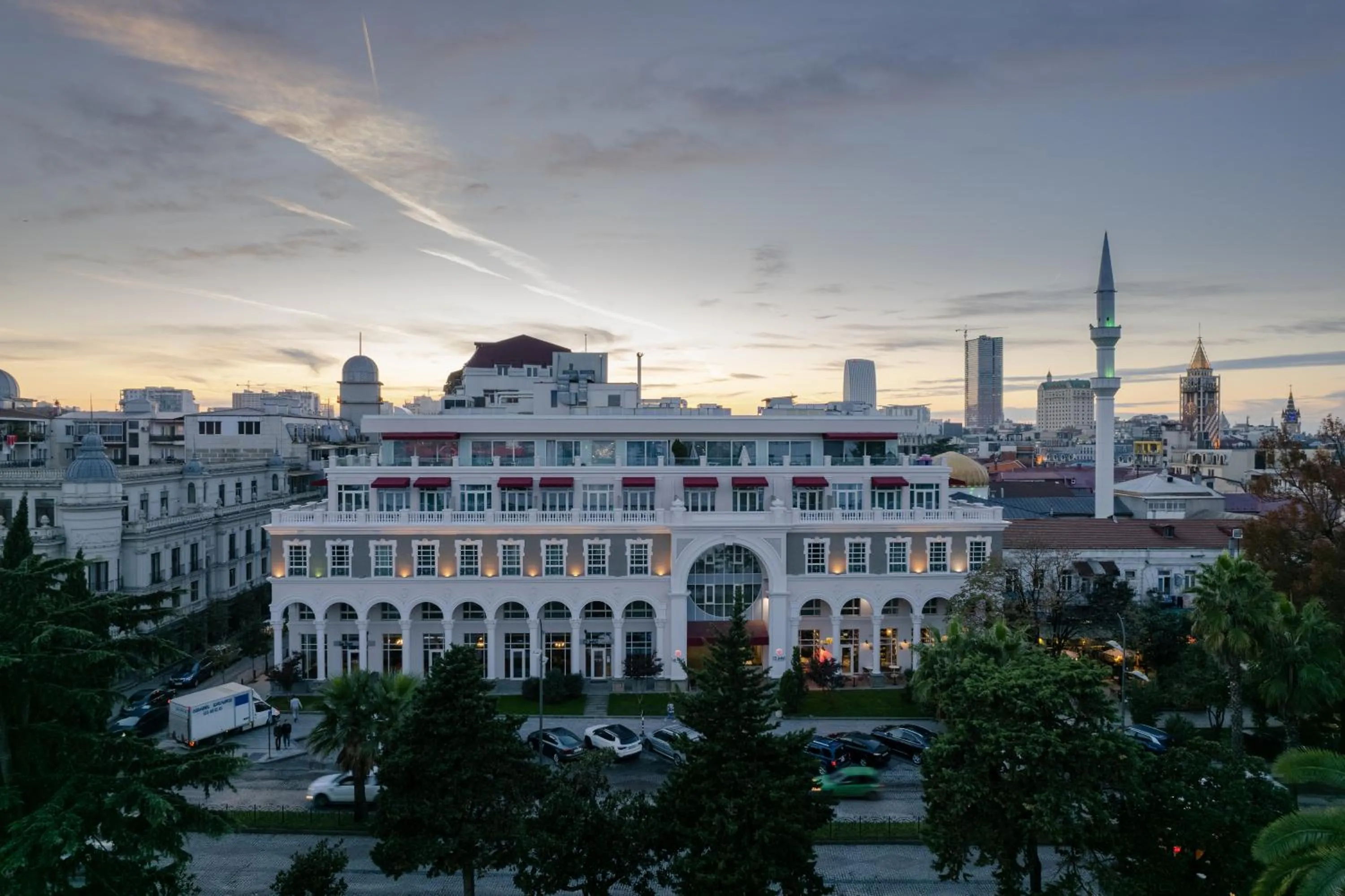 Property building in Le Port Boutique Apart Hotel