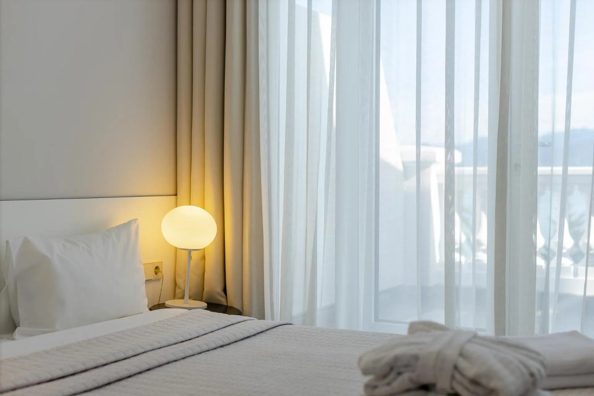 Balcony/Terrace, Bed in Le Port Boutique Apart Hotel