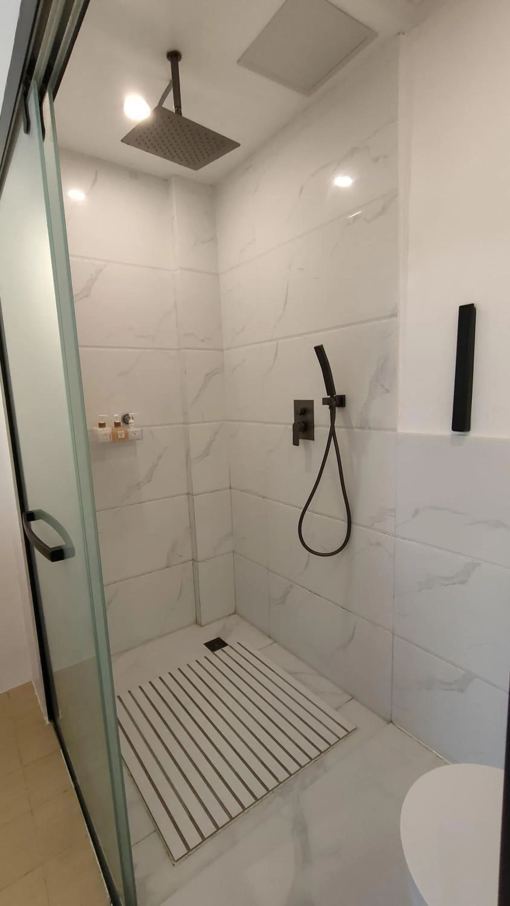 Shower in Diving Addiction Resort