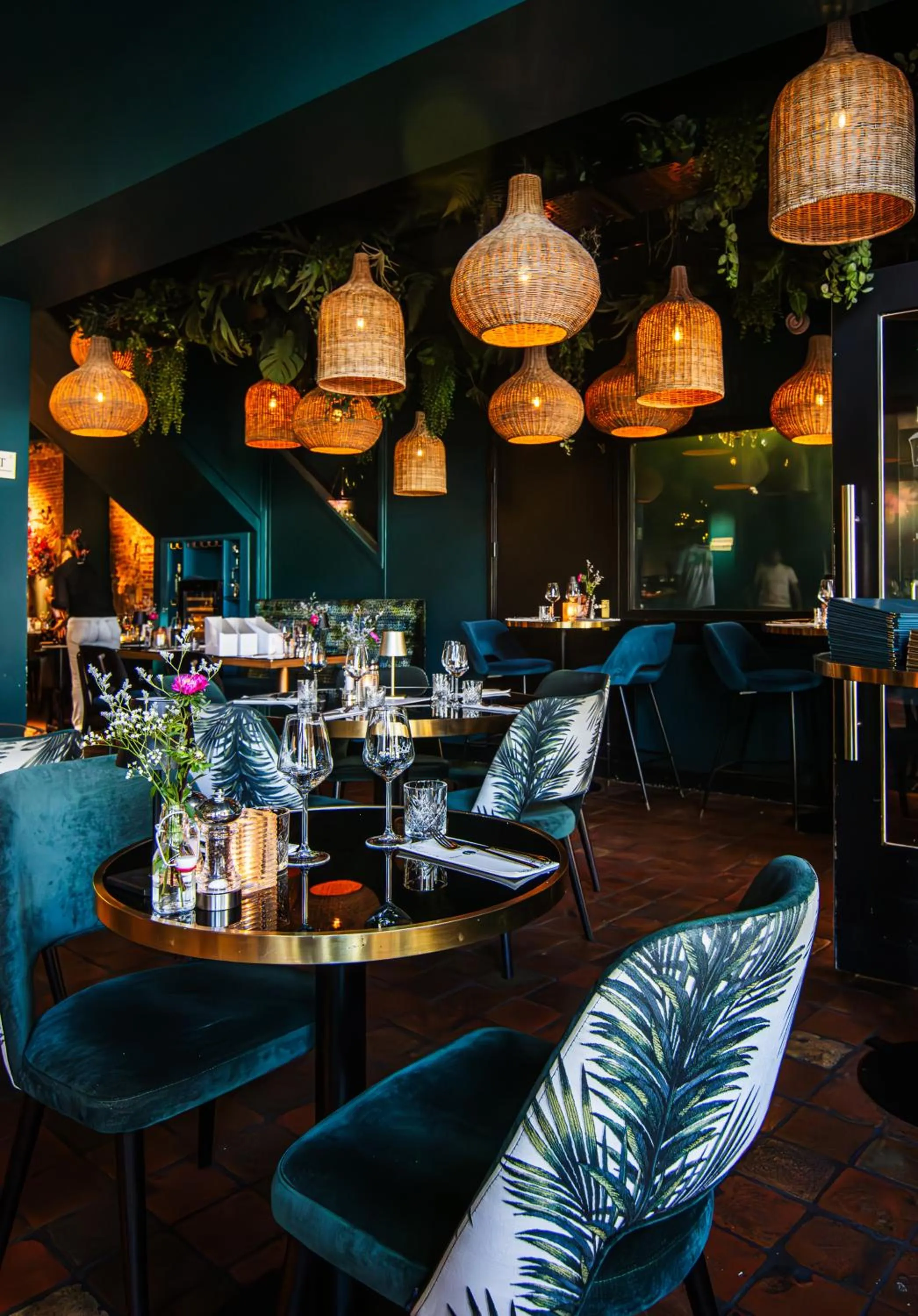 Restaurant/places to eat in Ambassador City Centre Hotel