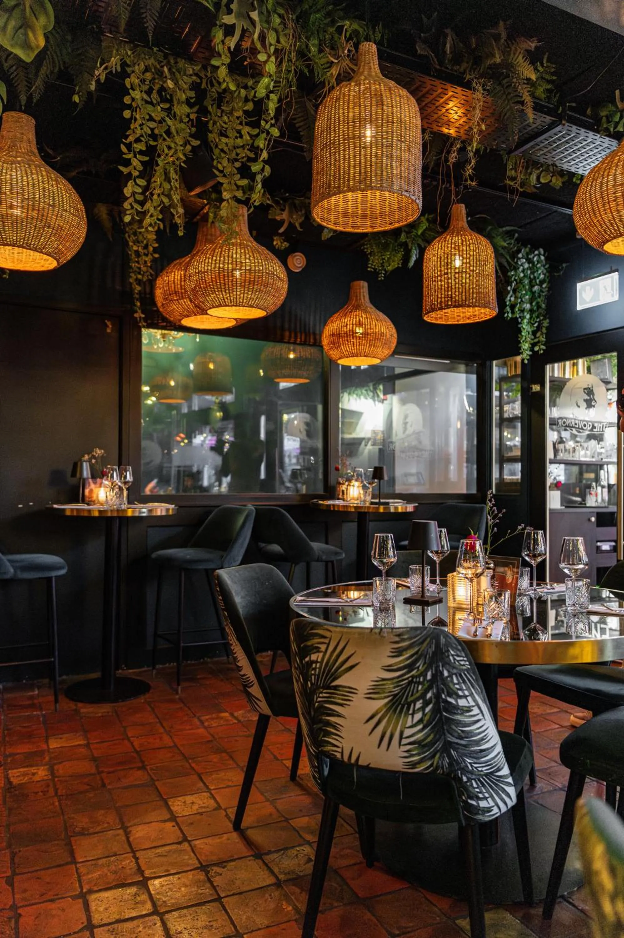 Restaurant/places to eat in Ambassador City Centre Hotel