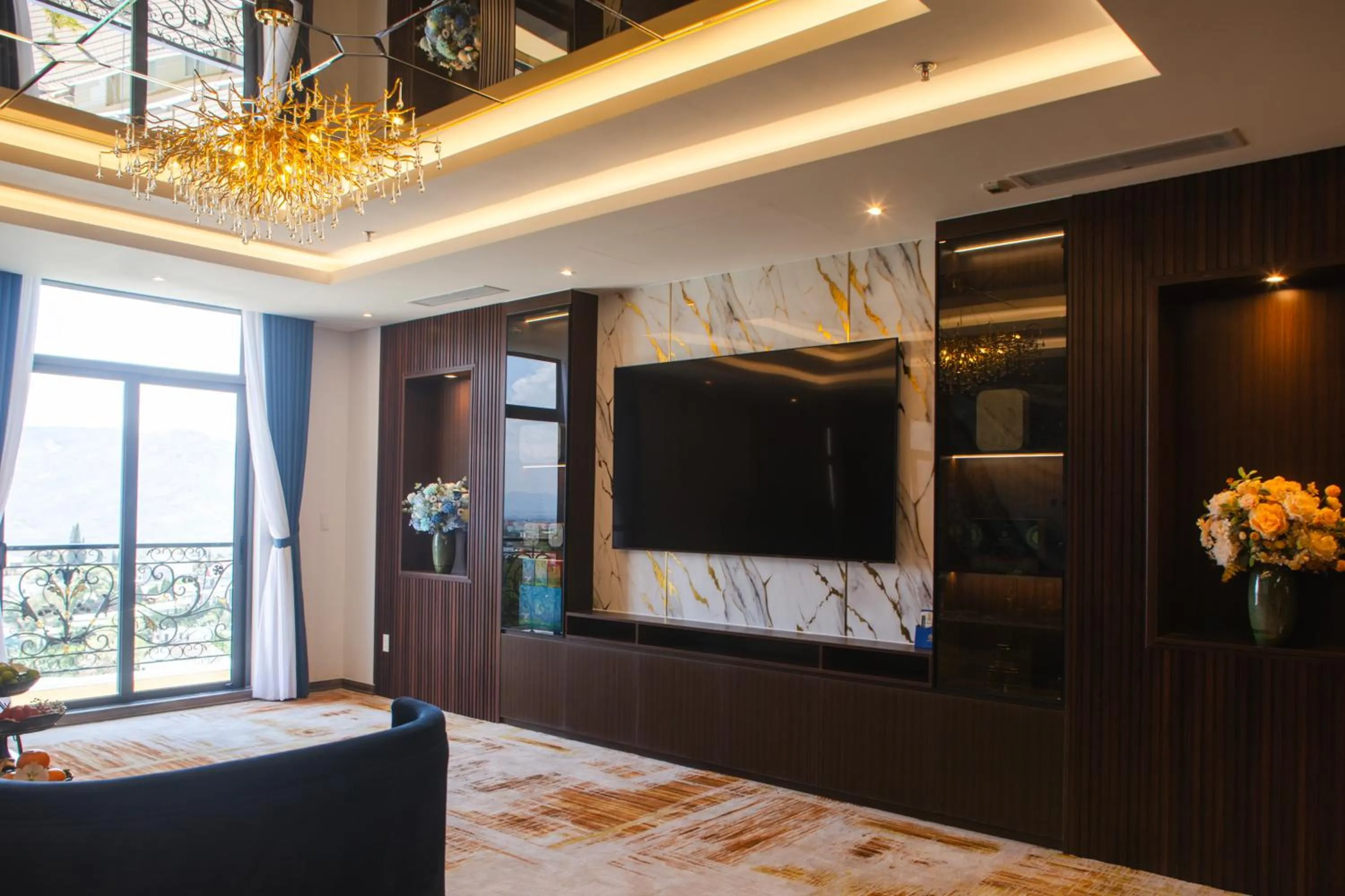 Communal lounge/ TV room in SANDALS AQUILA HOTEL