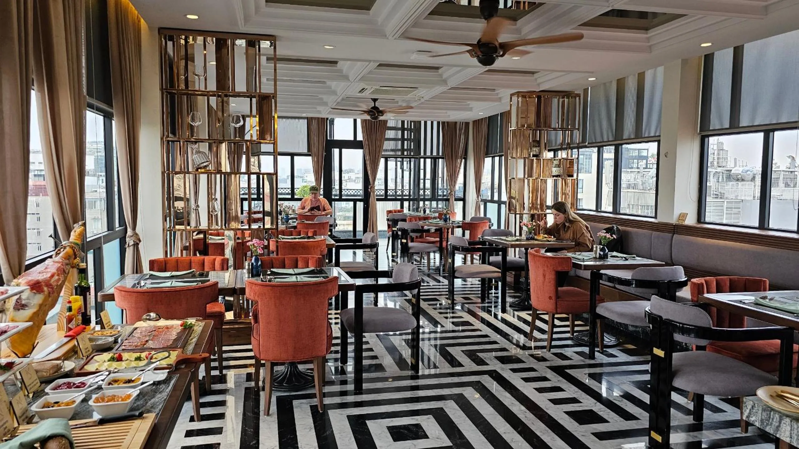 Restaurant/places to eat in Minerva Premium Hotel