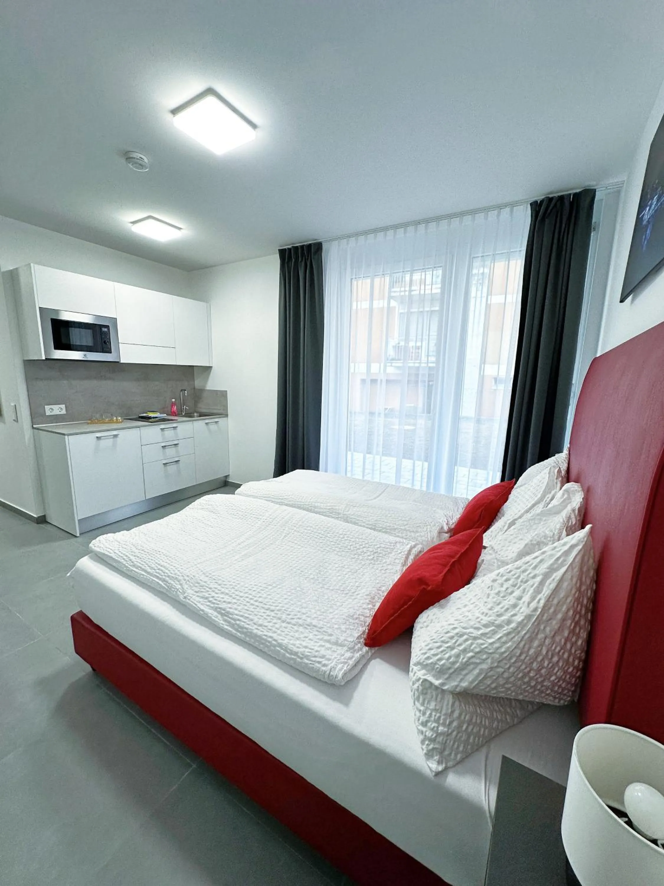 Kitchen or kitchenette, Bed in Grazora Living Apartments