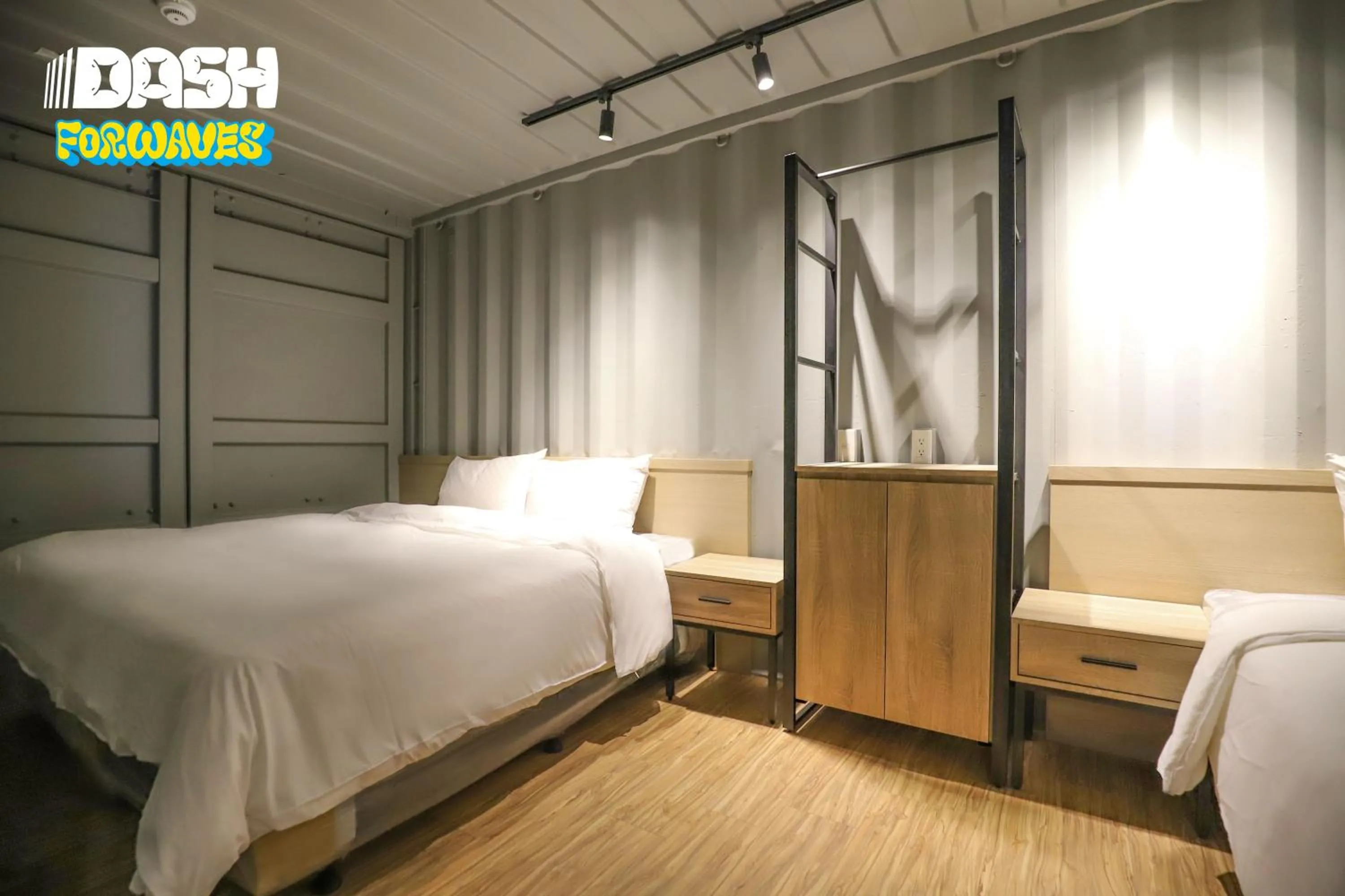 Bed in Dash Forwaves Hotel