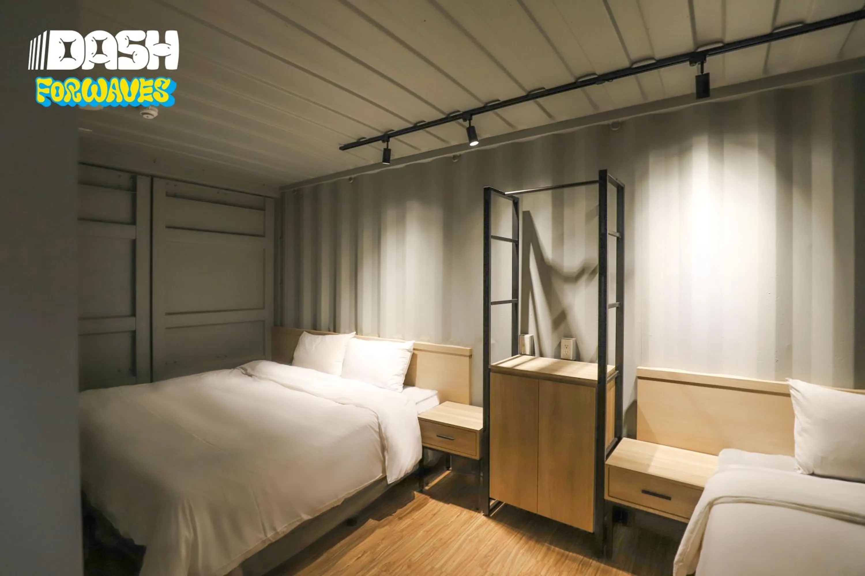 Bed in Dash Forwaves Hotel