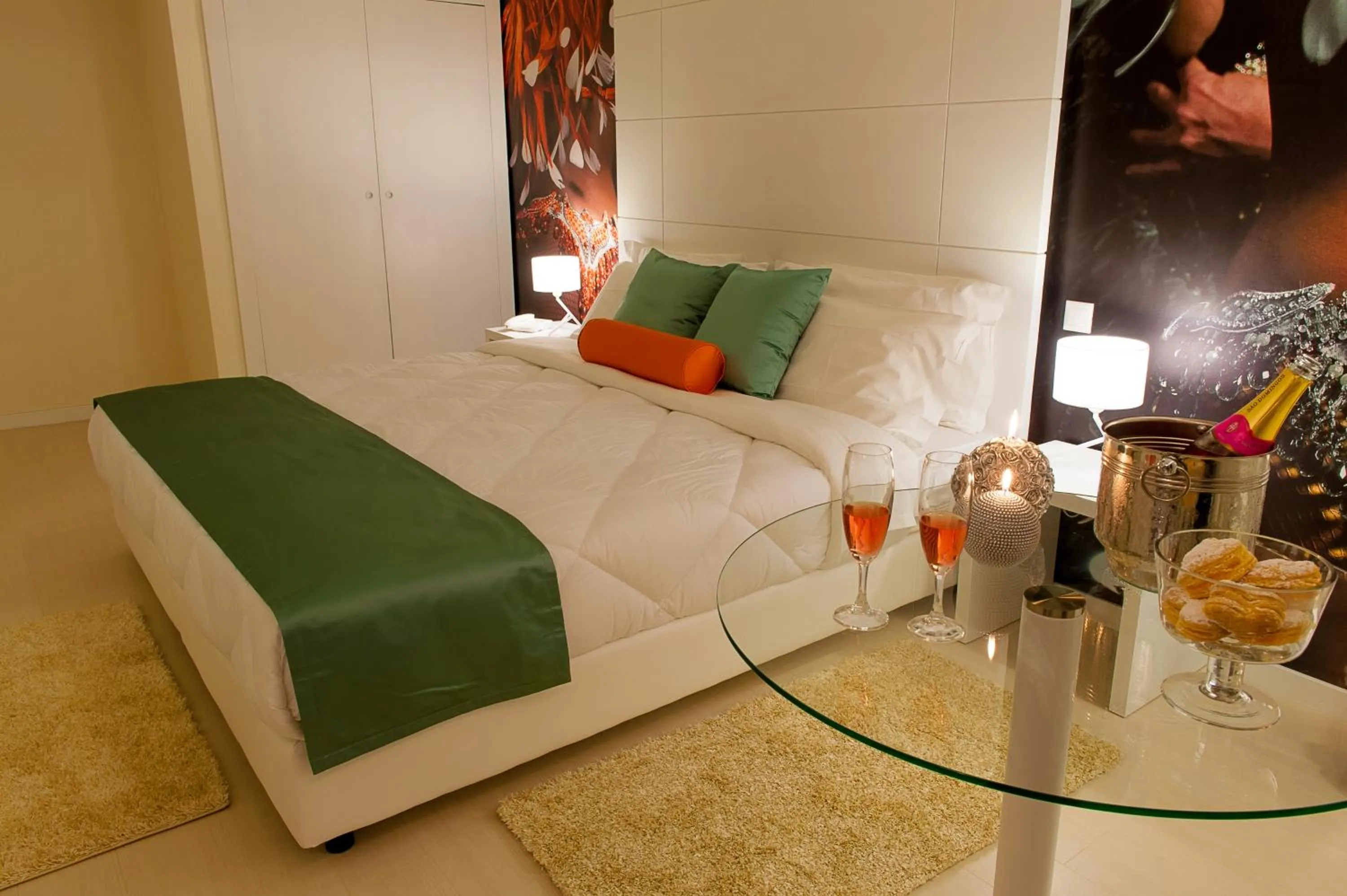 Bedroom, Bed in Vinyl M Hotel - Adults Only