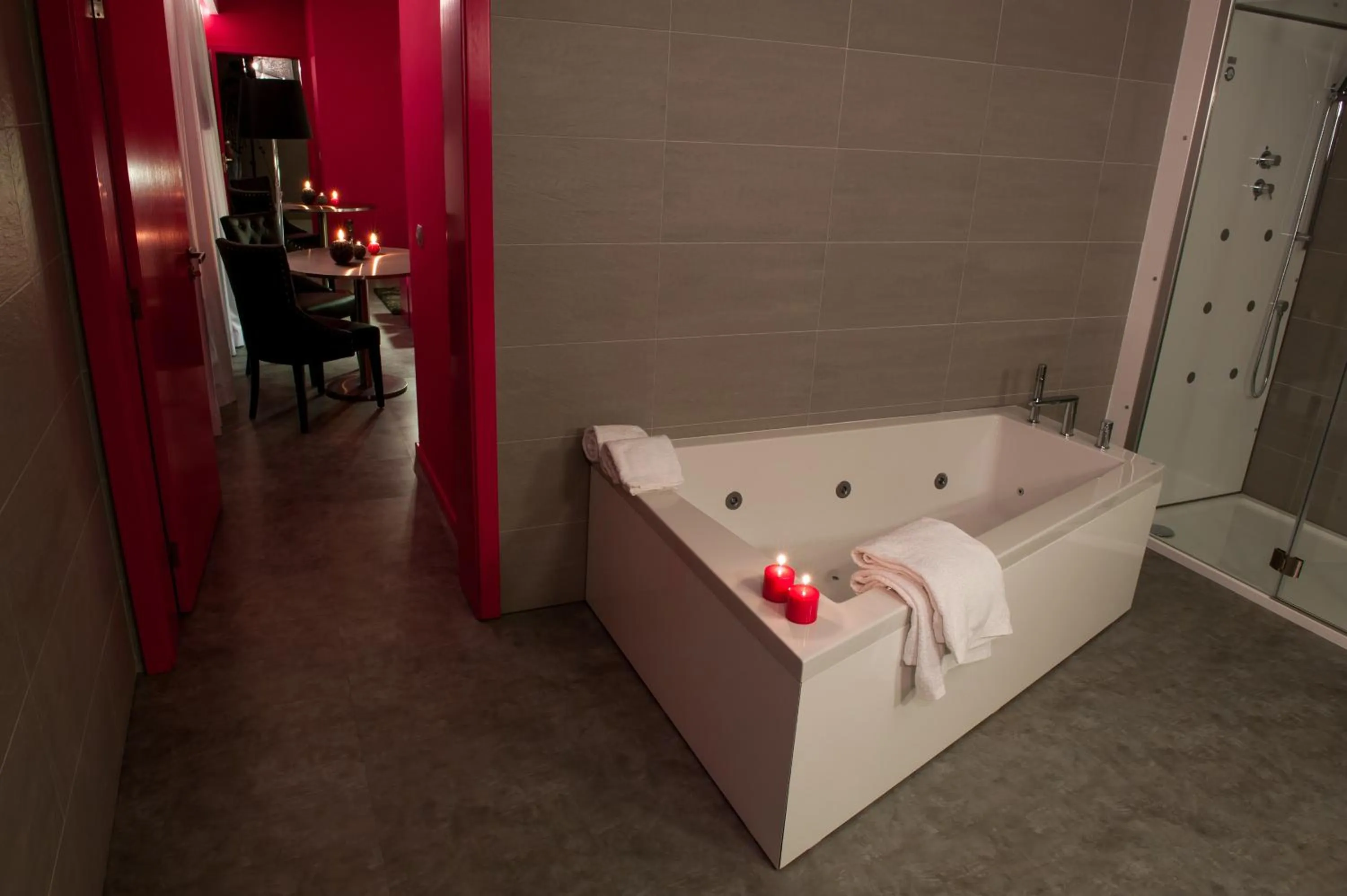 Bathroom, Bed in Vinyl M Hotel - Adults Only