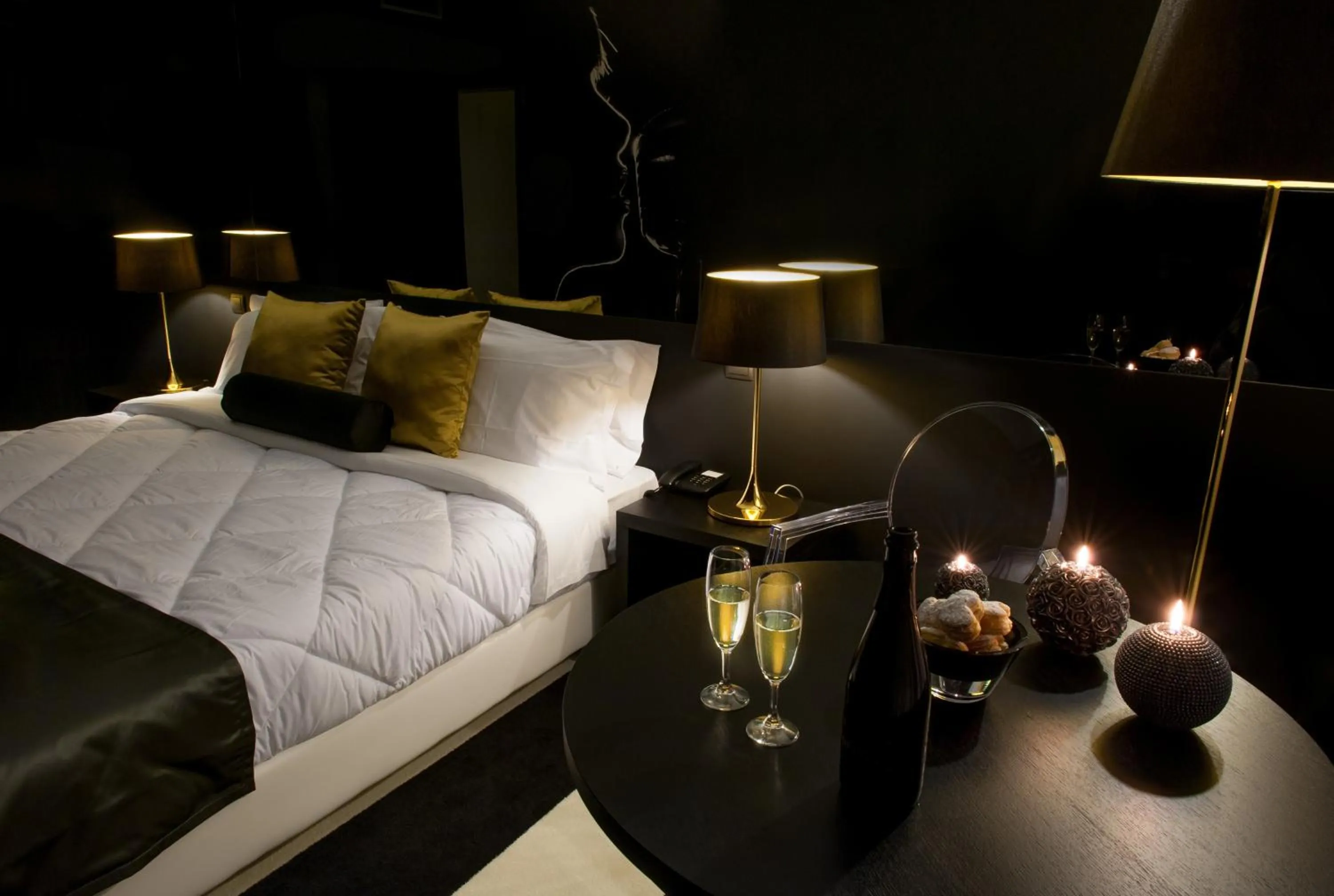 Bedroom, Bed in Vinyl M Hotel - Adults Only