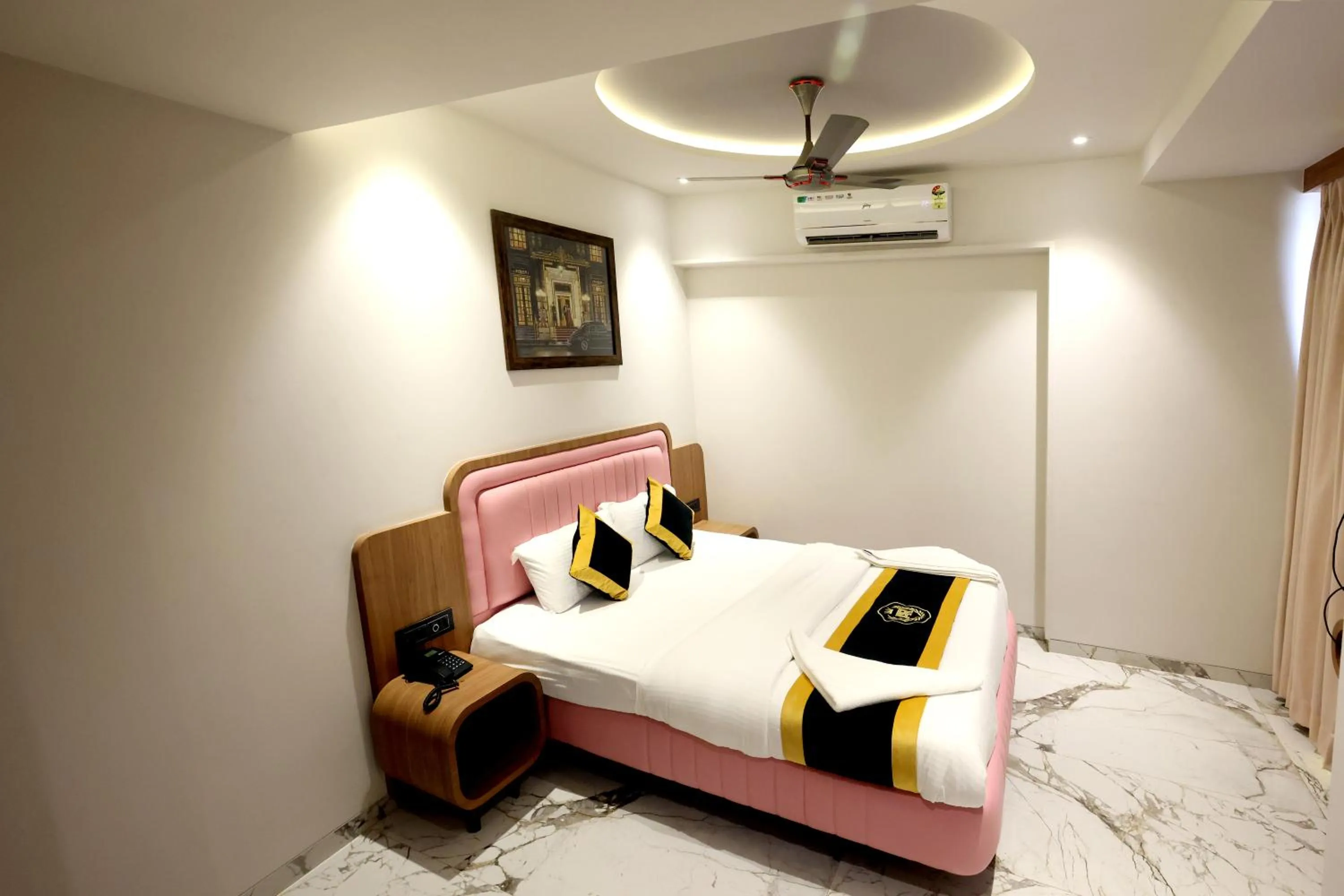 Bed in Hotel A R Paradise