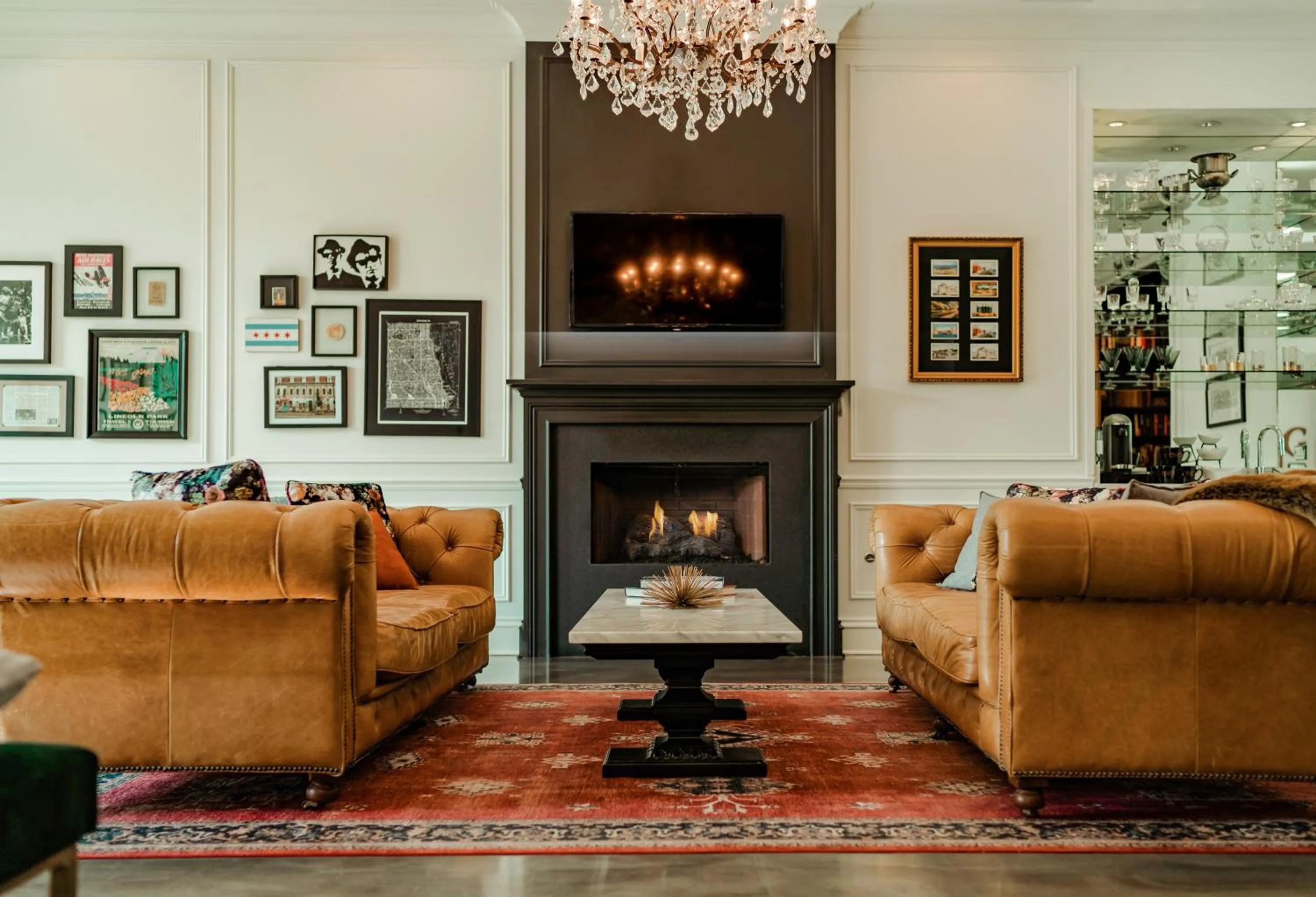 Communal lounge/ TV room in The Guesthouse Hotel