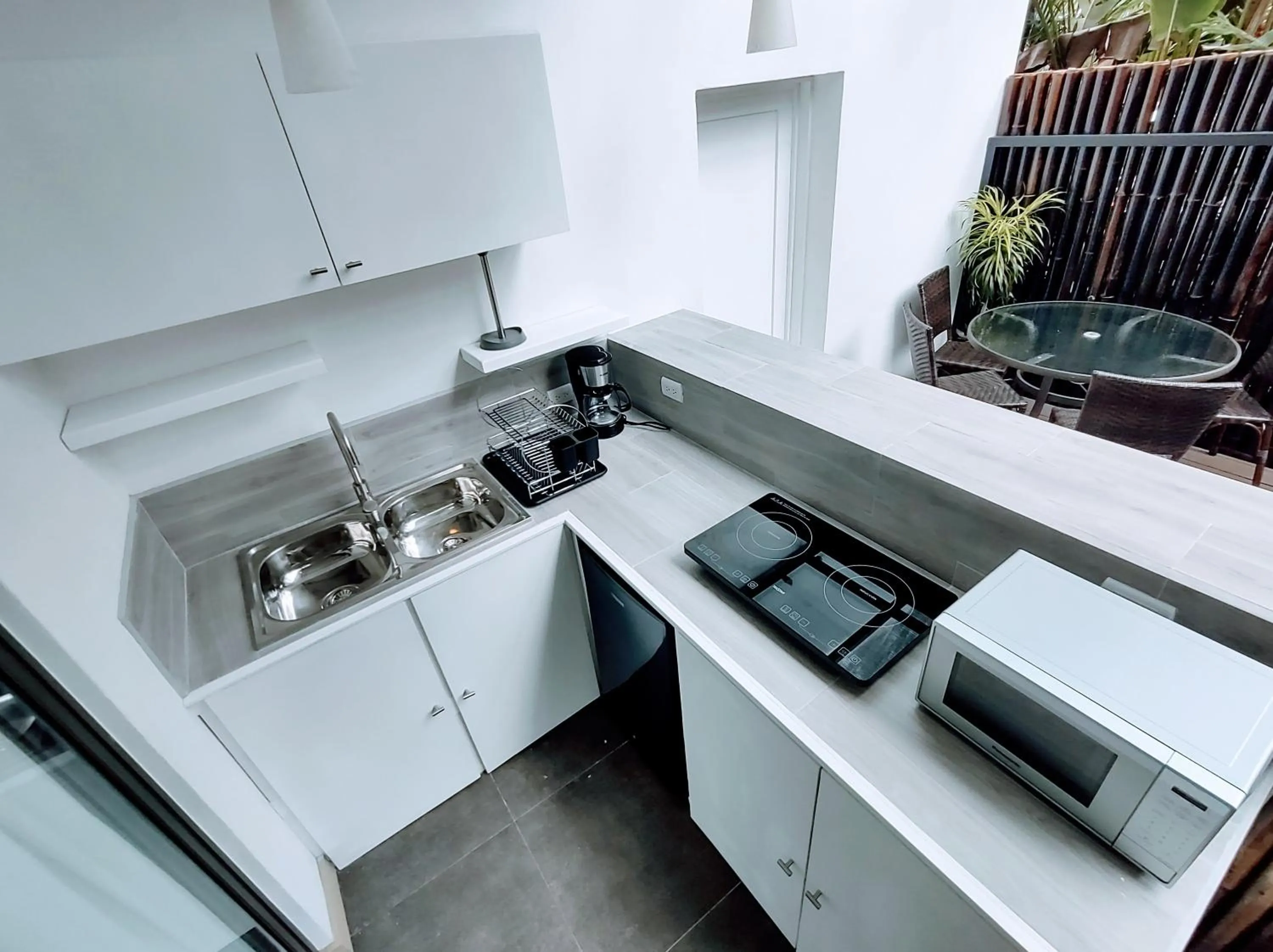 Kitchen or kitchenette in La Vela Boutique Hotel