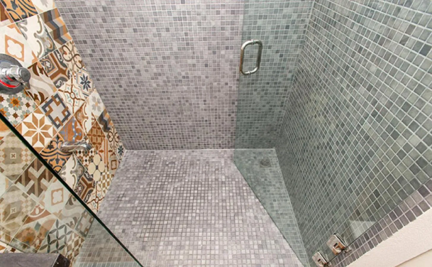 Bathroom in La Vela Boutique Hotel