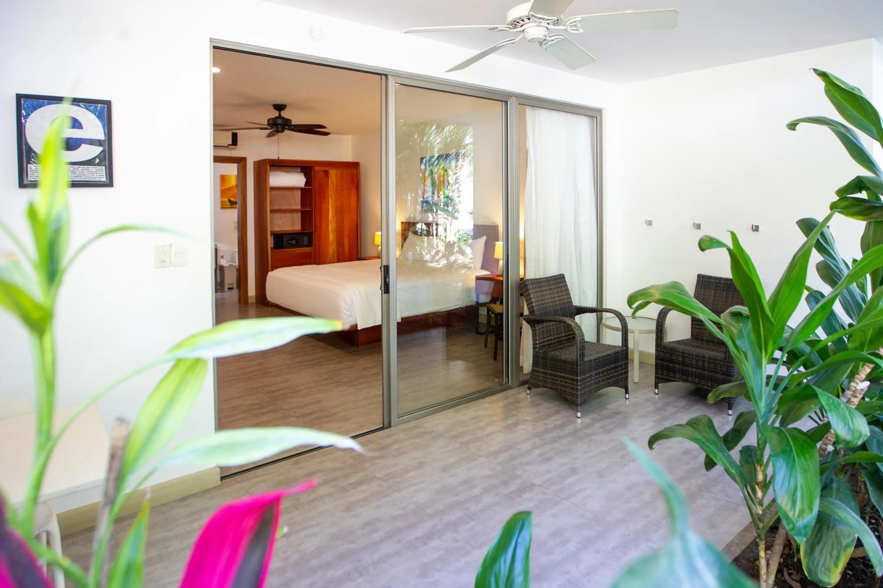 Living room in La Vela Boutique Hotel