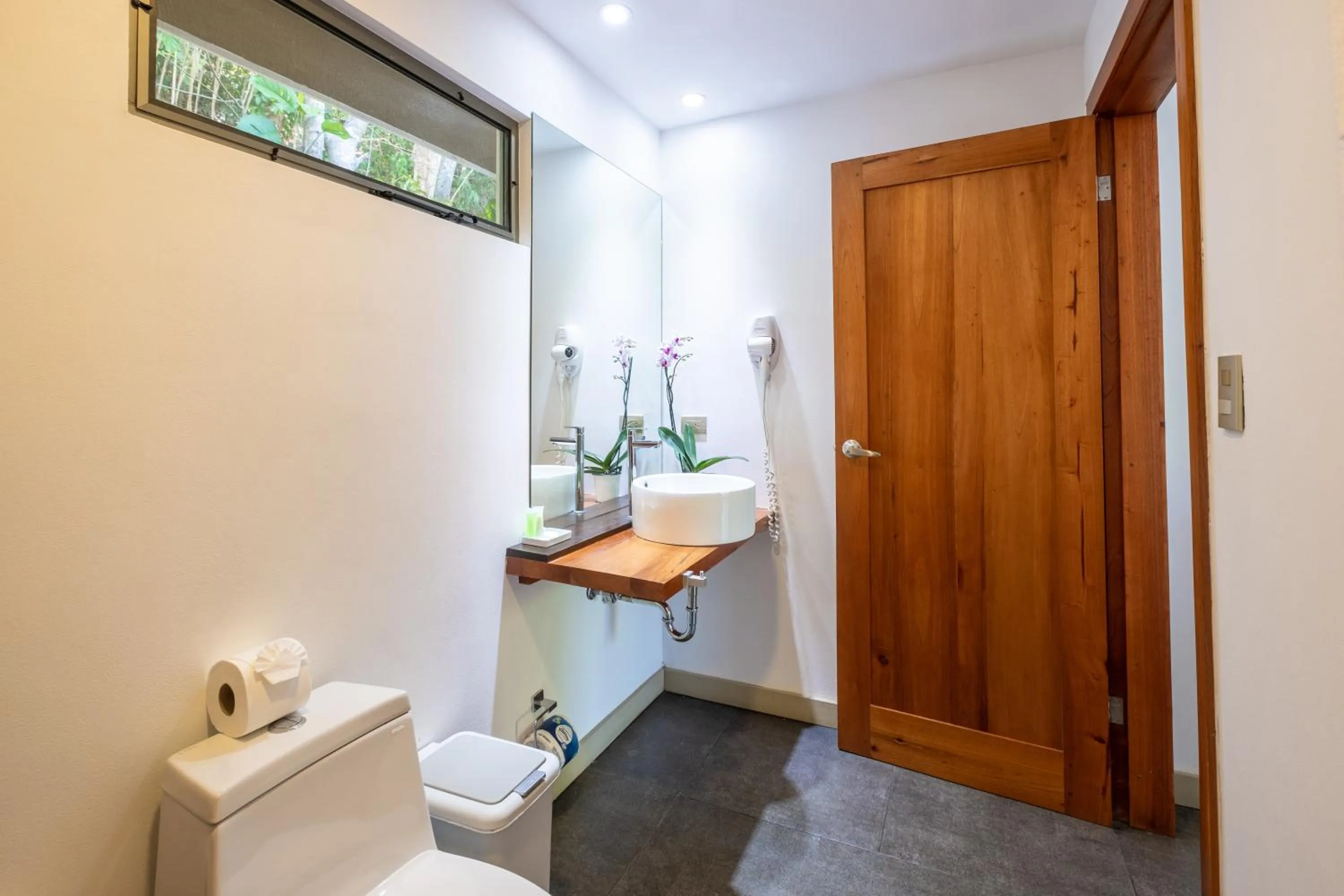 Toilet in La Vela Boutique Hotel