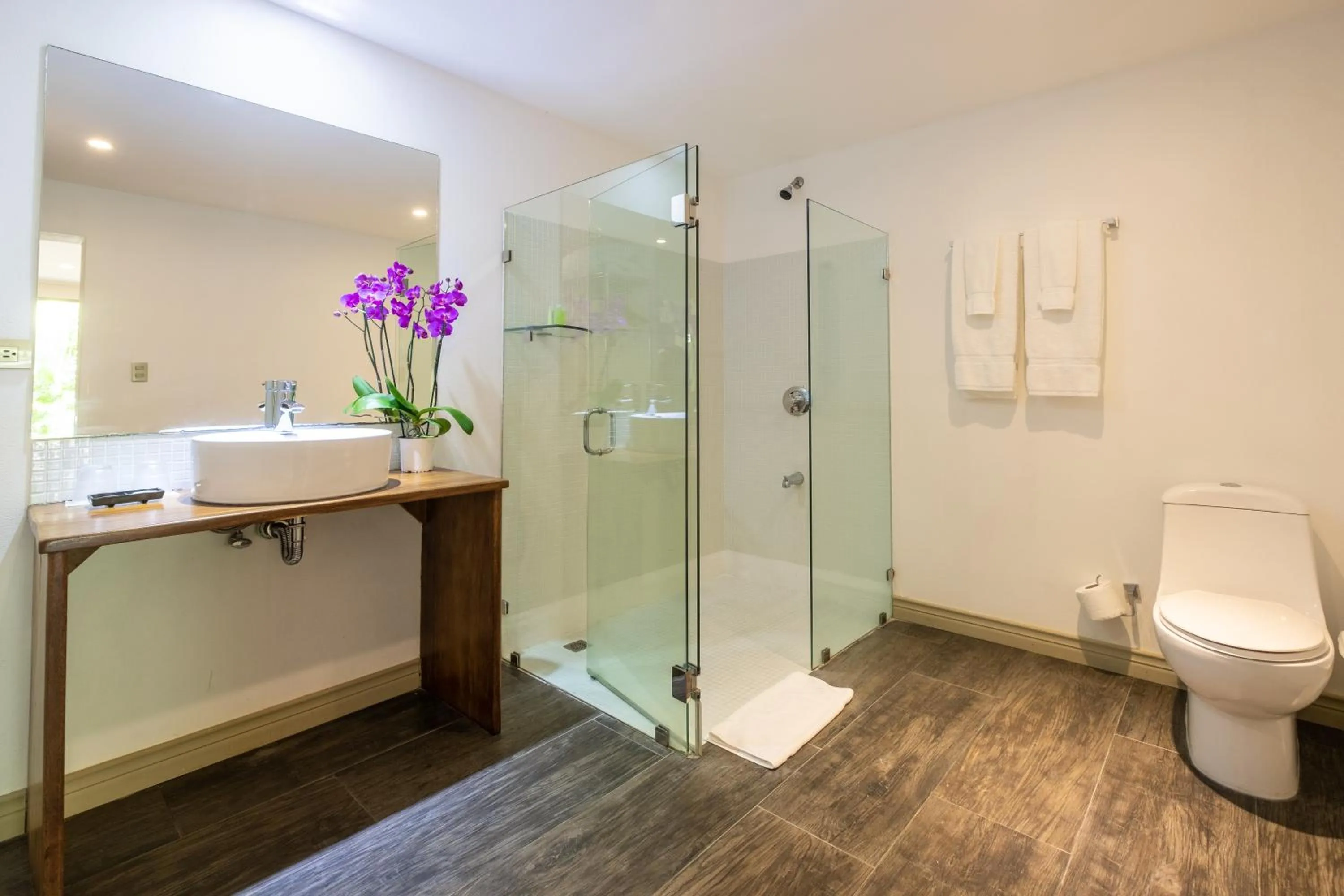 Shower in La Vela Boutique Hotel