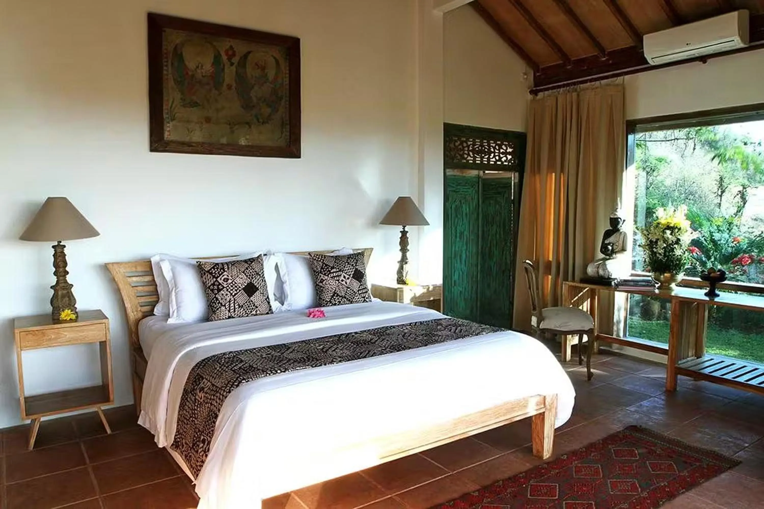 Photo of the whole room, Bed in Bangsring Breeze