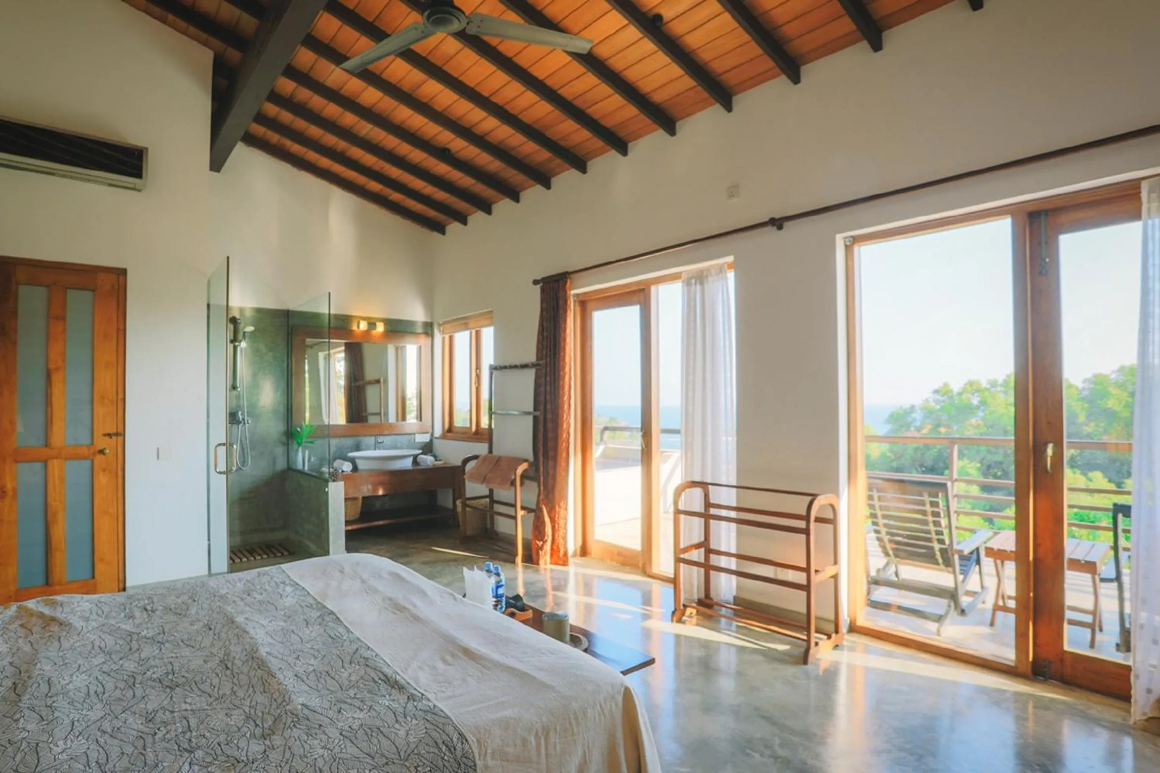 Balcony/Terrace, Bed in Highland Villa