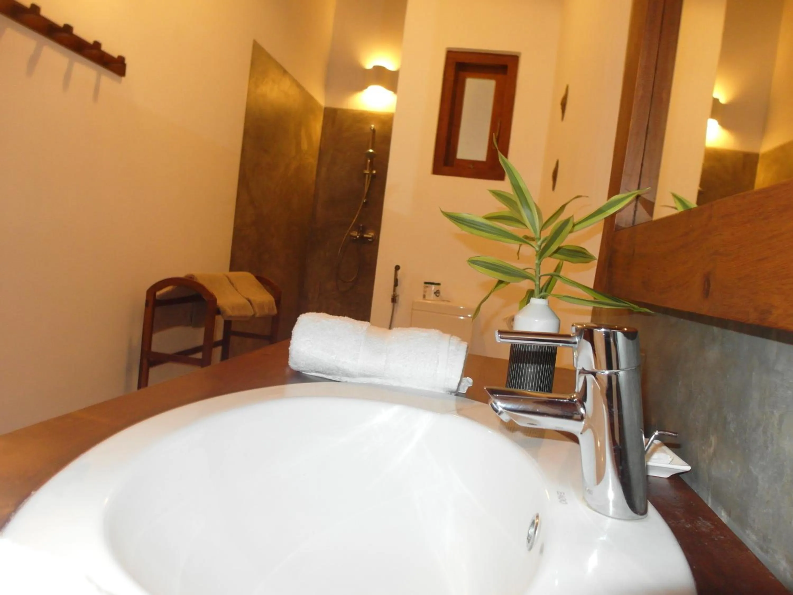 Bathroom, Bed in Highland Villa