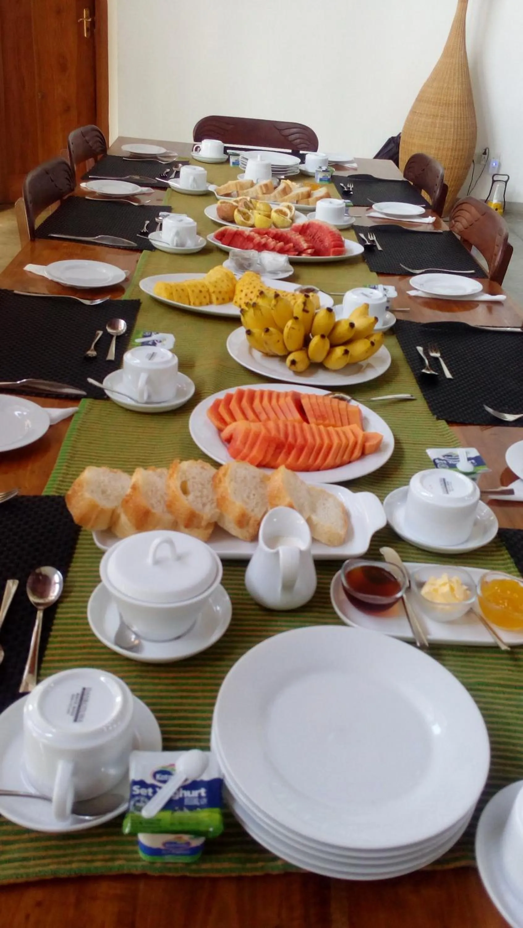 Food and drinks in Highland Villa