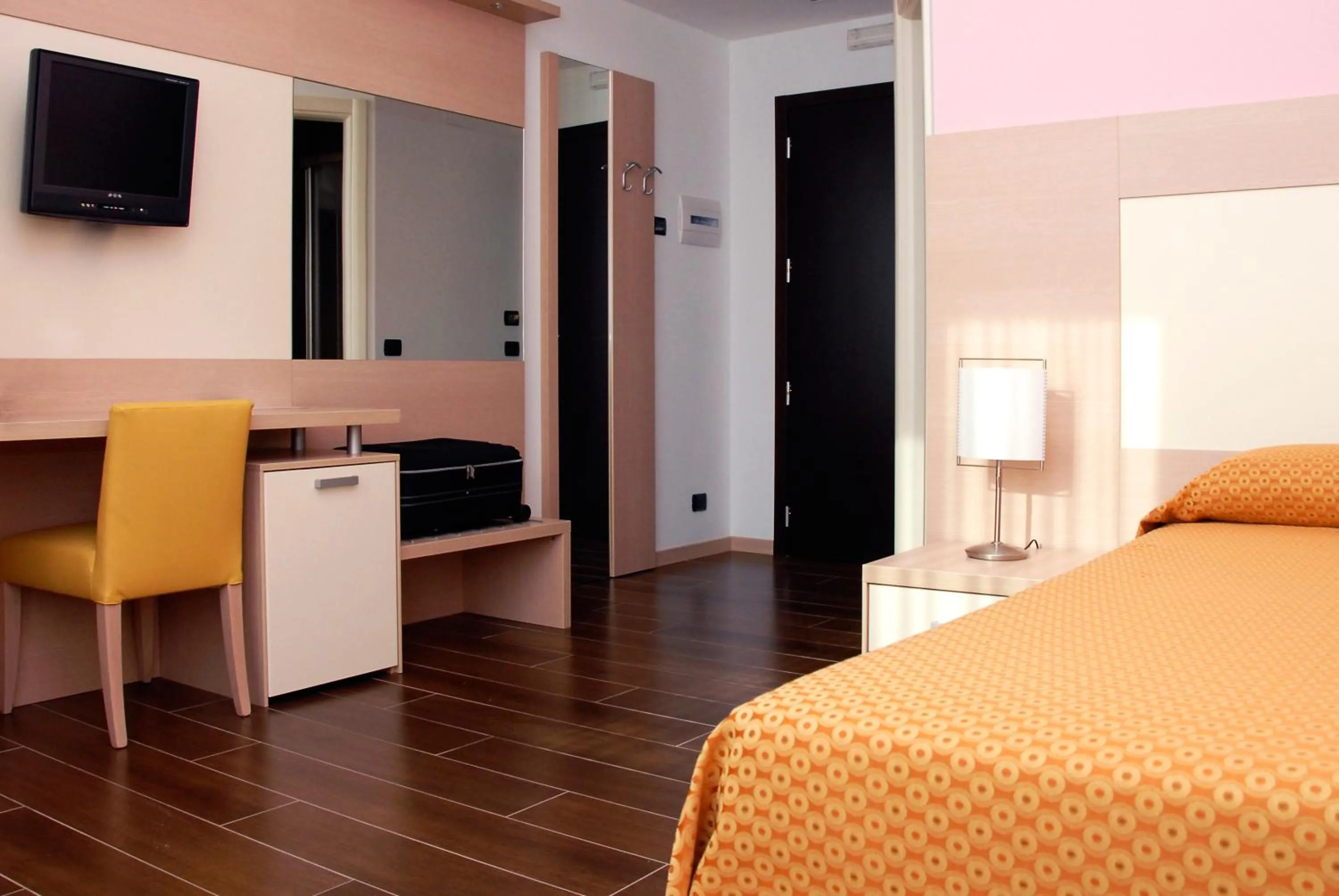 Photo of the whole room, Bed in Groane Hotel Residence