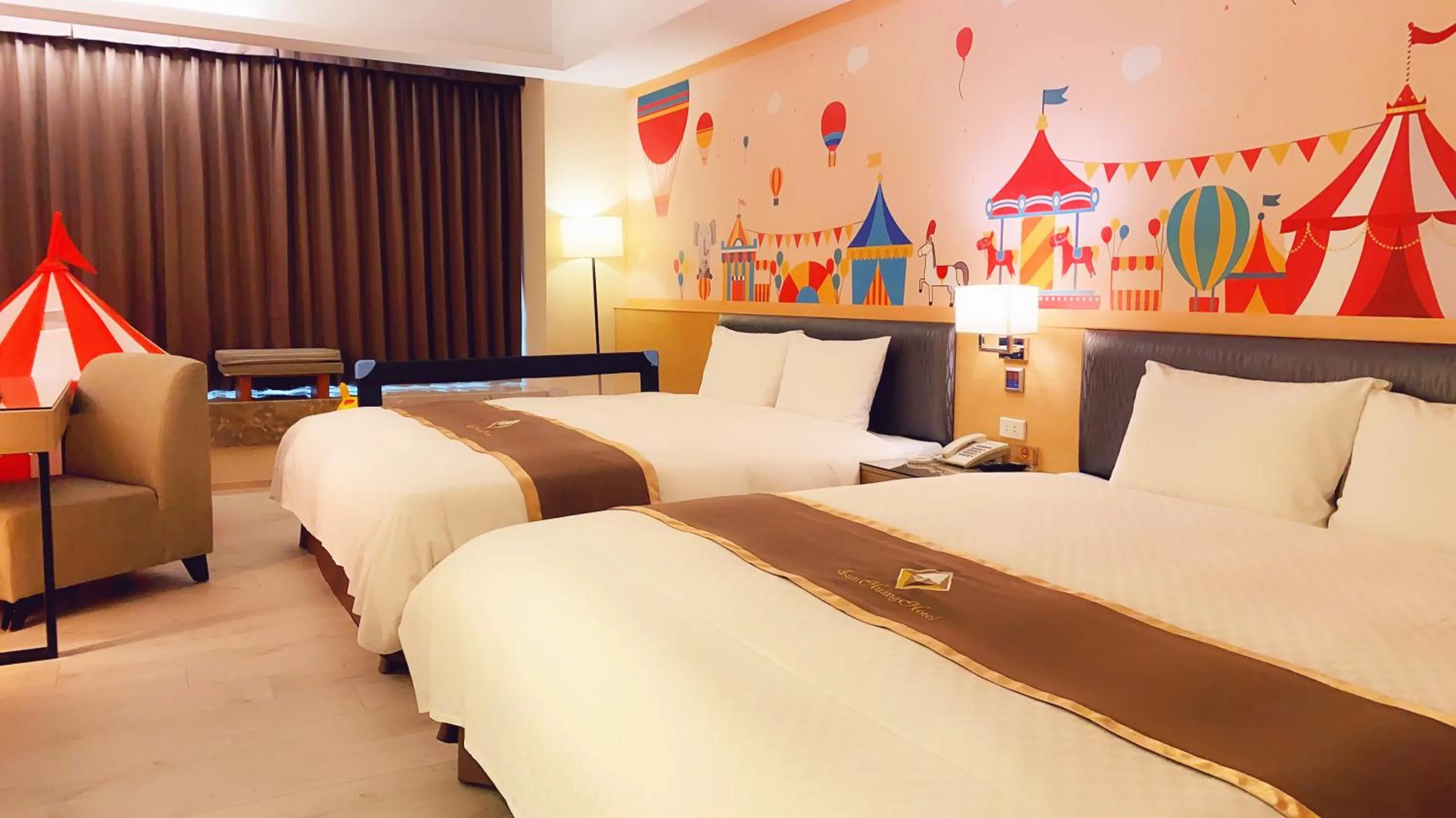 Kids's club, Bed in Tsun Huang Hotel
