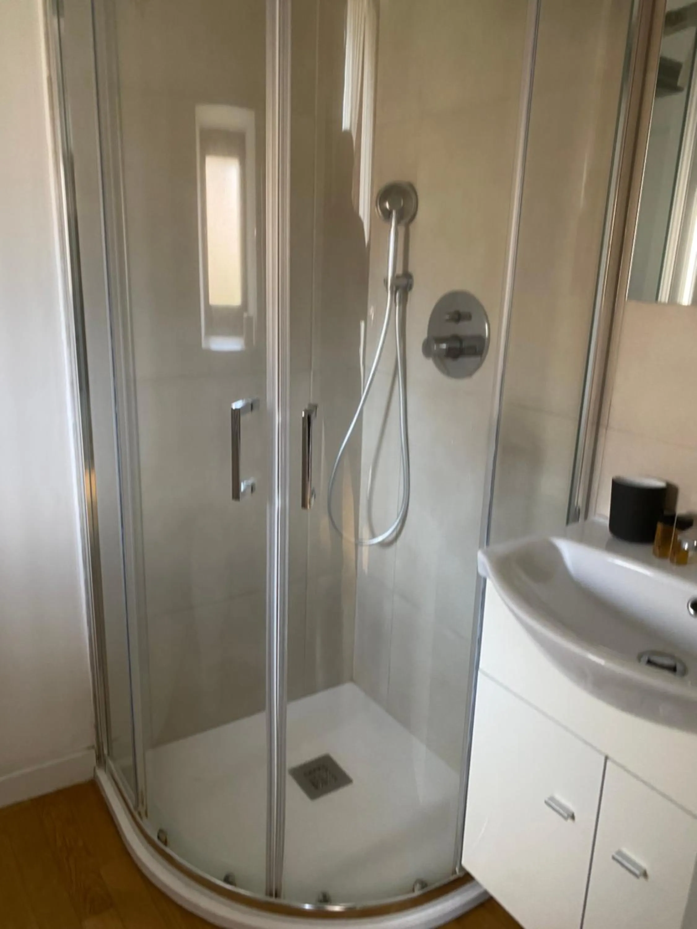 Shower in B&B Suite Cutelli