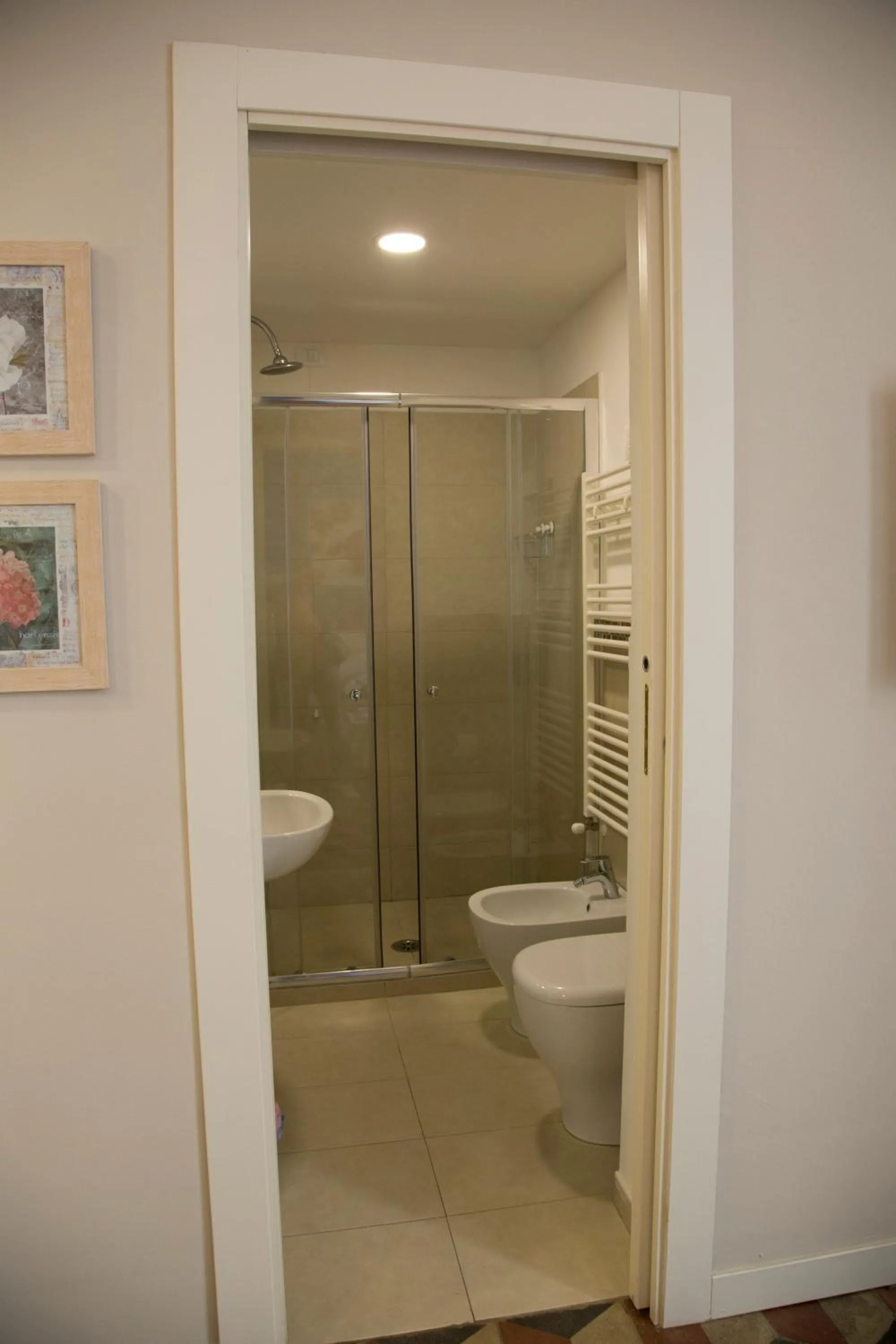 Shower in B&B Suite Cutelli