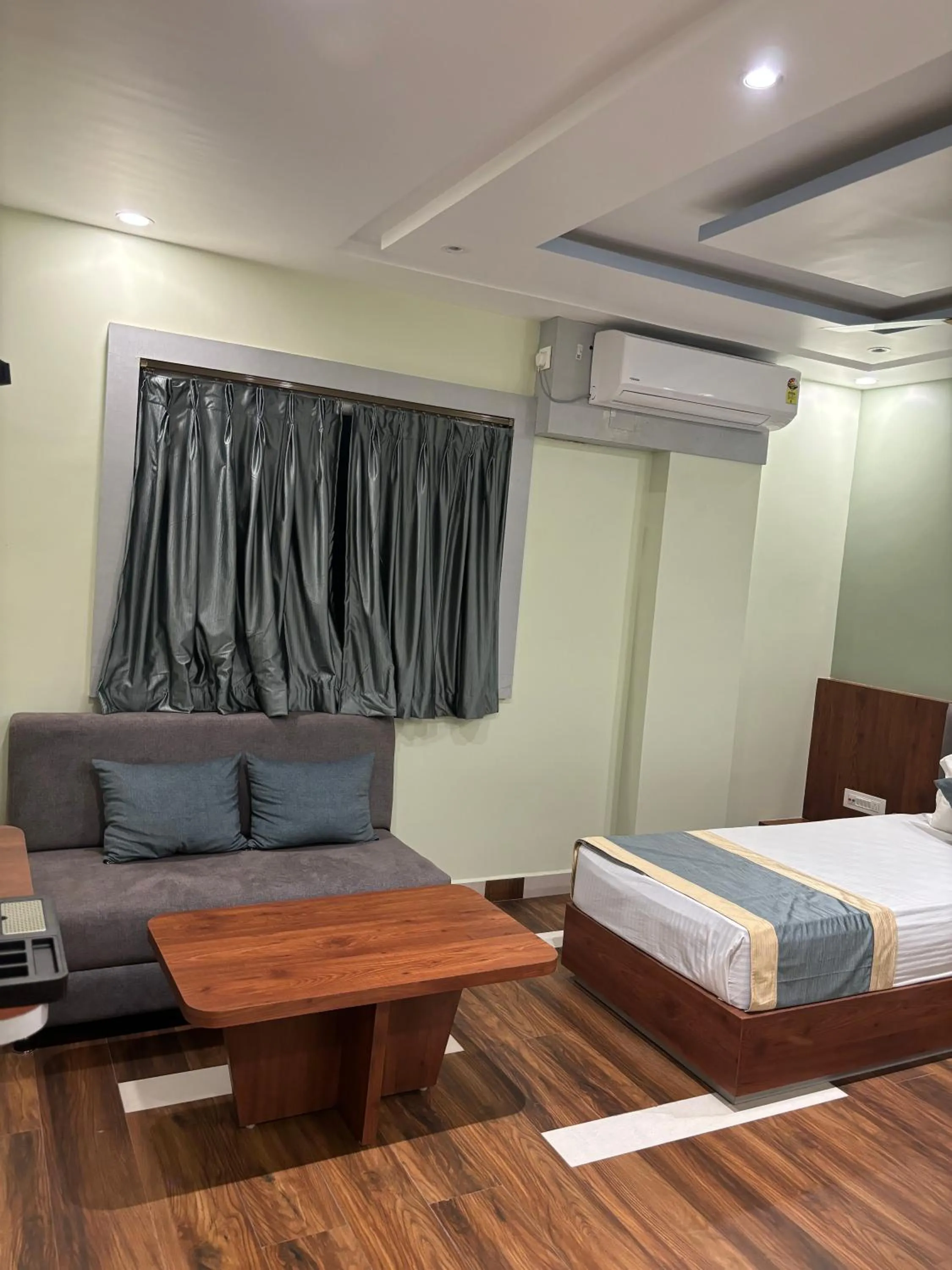 Seating area, Bed in Hotel Omkareshwar Inn