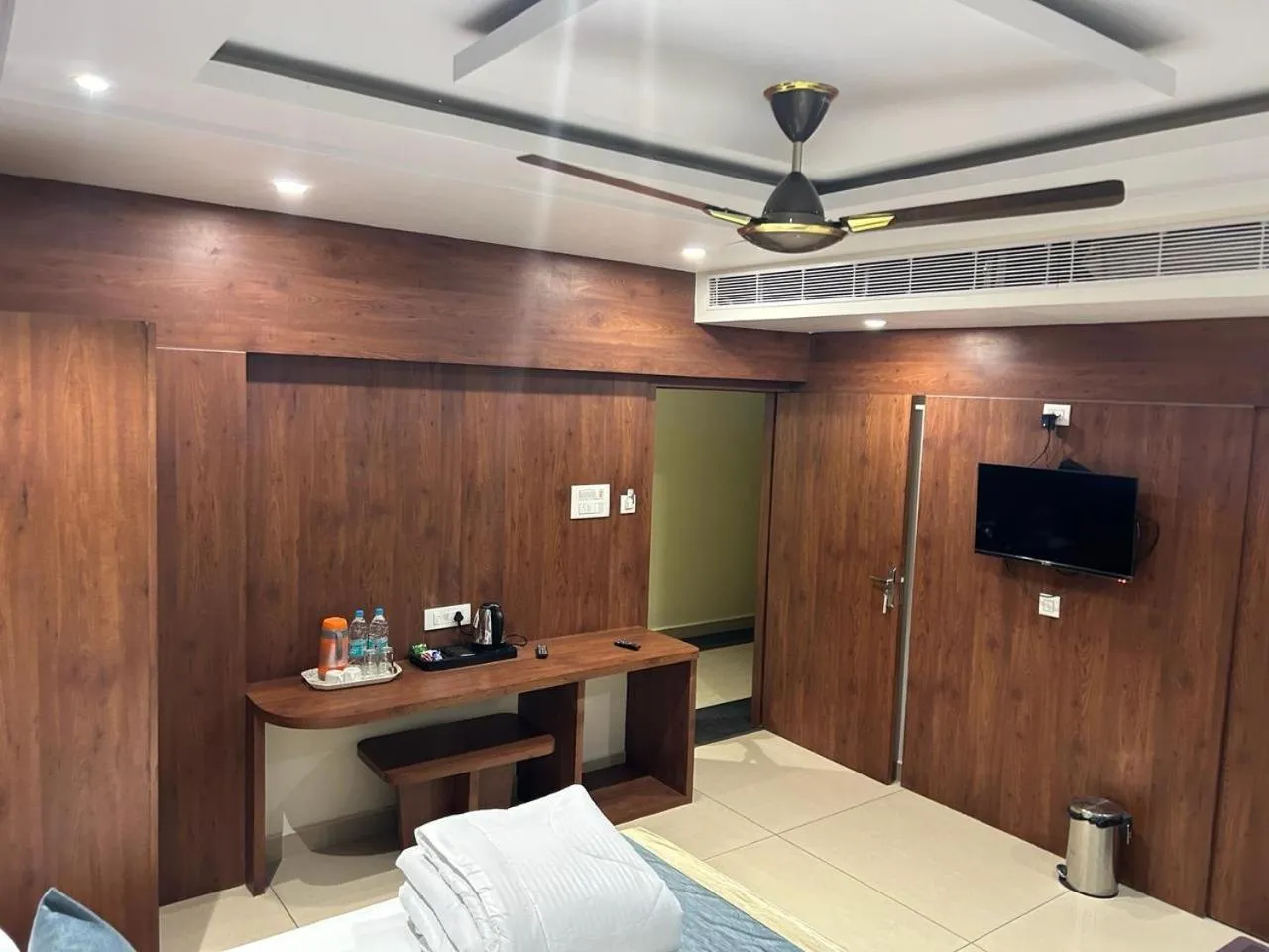 air conditioner, Bed in Hotel Omkareshwar Inn