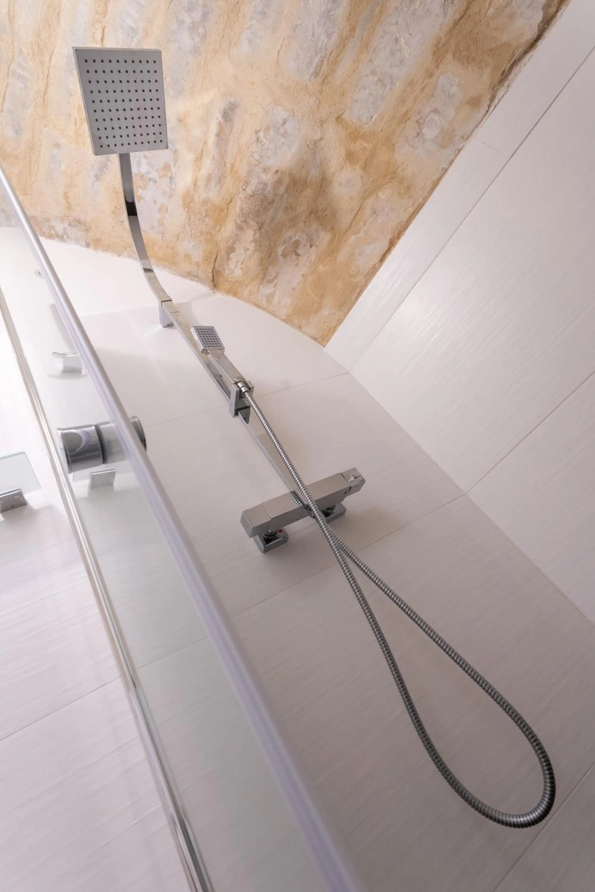 Shower in Bed and Breakfast Terra del Sole Ibla